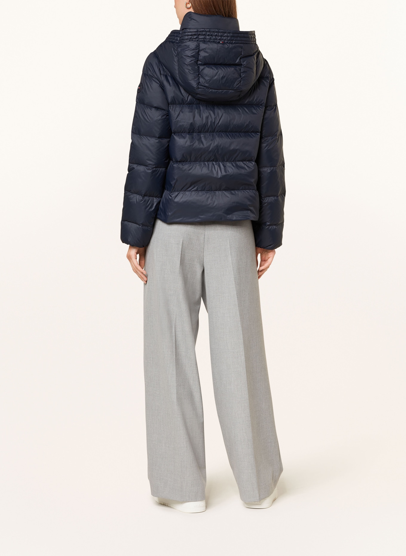 TOMMY HILFIGER Péřová bunda: TMAVĚ MODRÁ