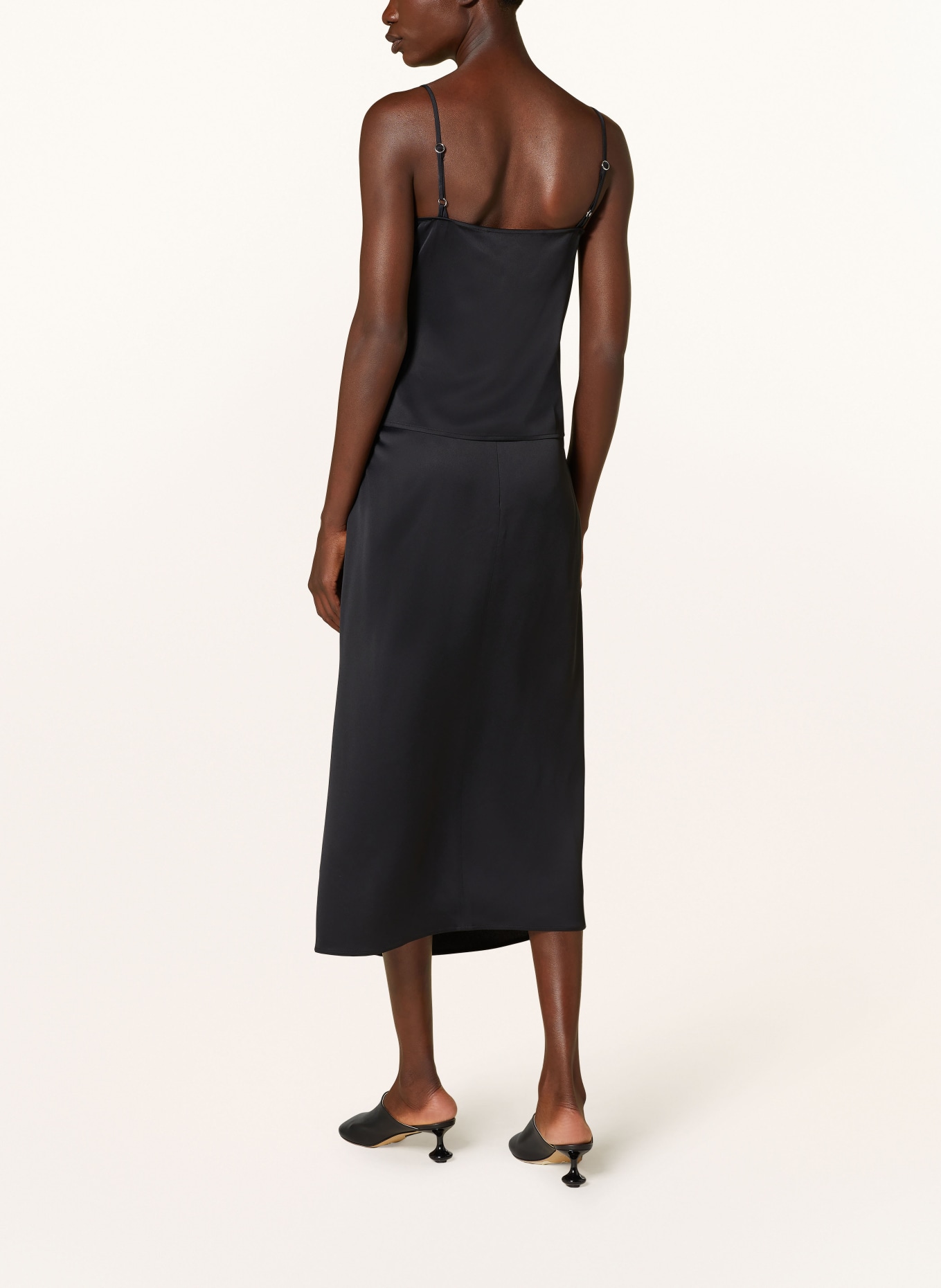 JW ANDERSON Satinrock in Wickeloptik: SCHWARZ