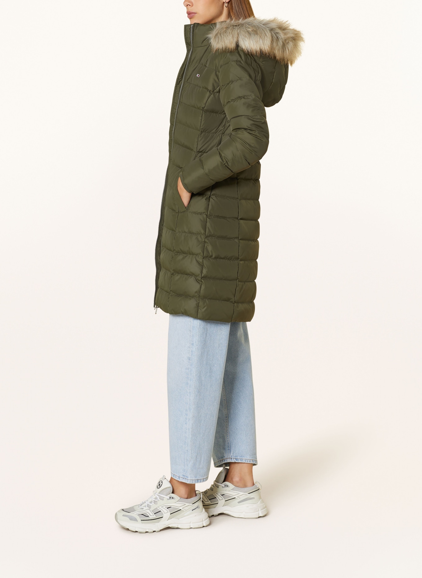 TOMMY JEANS Daunenmantel mit abnehmbarem Kunstfell: OLIV