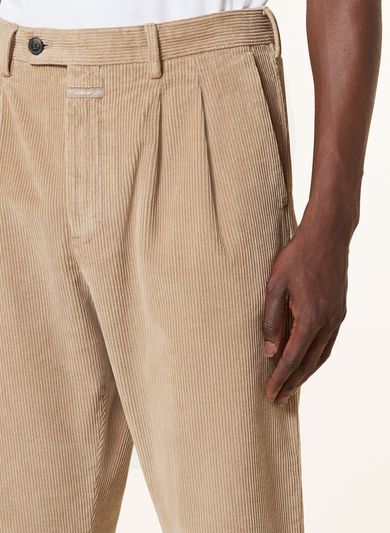 CLOSED Cordhose BERGEN Tapered Fit: CAMEL