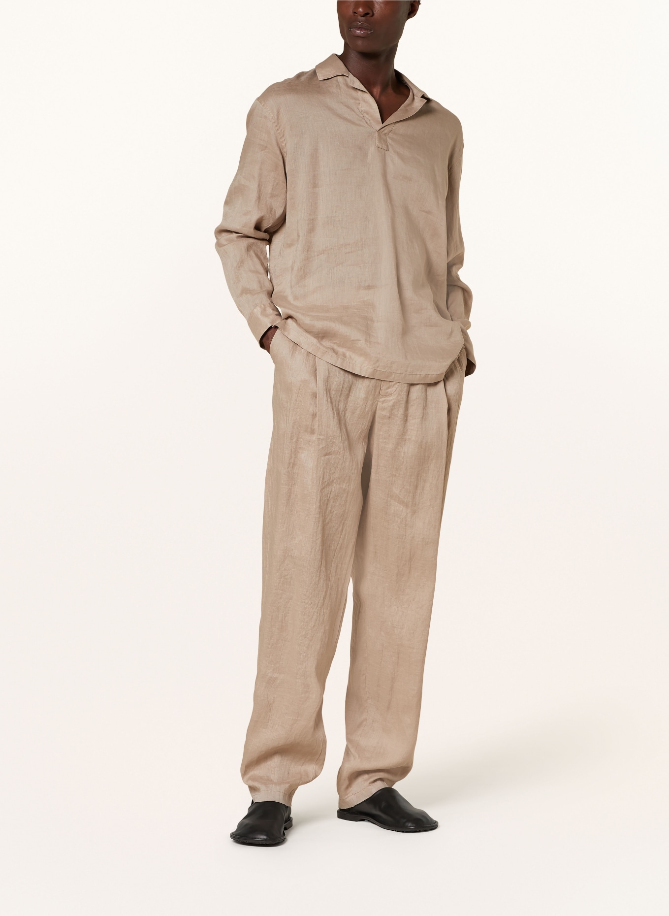 GIORGIO ARMANI Linen trousers in taupe