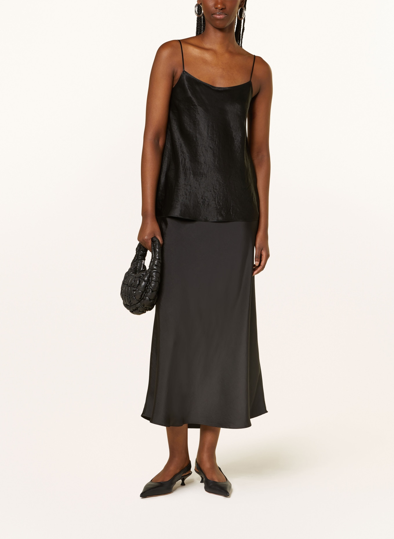 VINCE Top satynowy: CZARNY