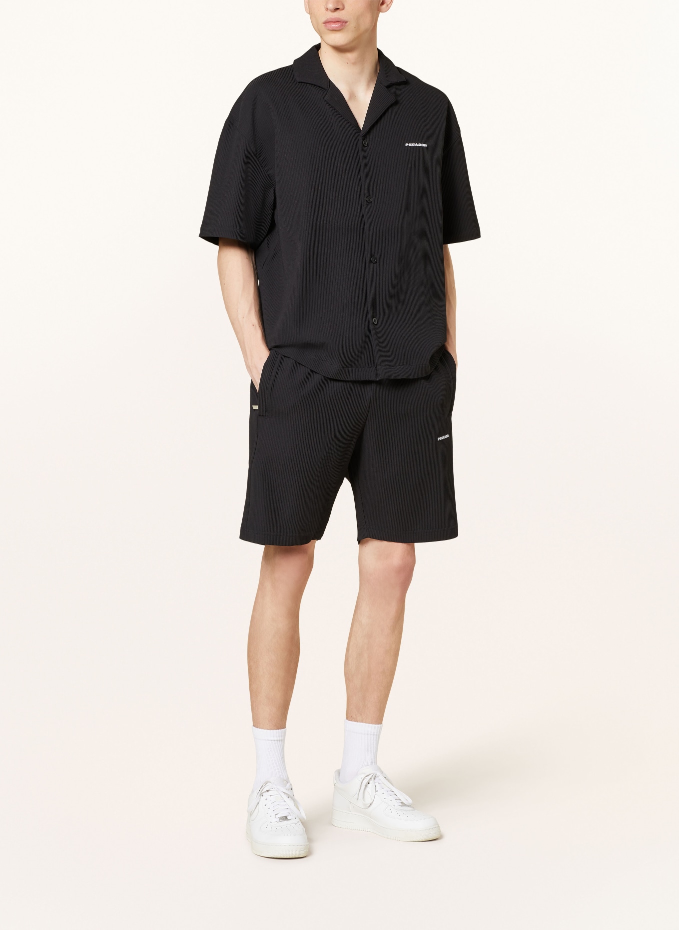 PEGADOR Pleated shorts TROY: BLACK