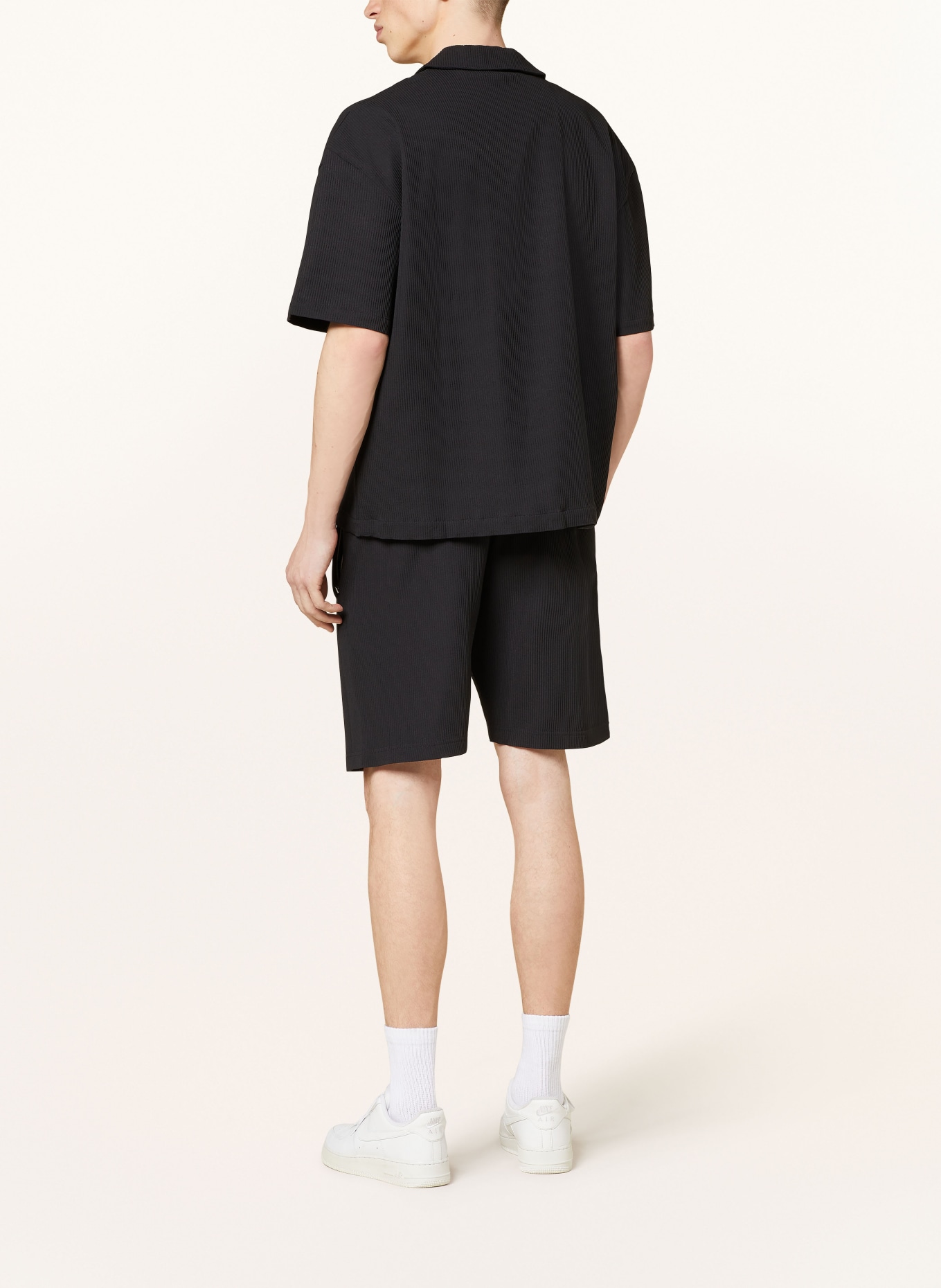 PEGADOR Pleated shorts TROY: BLACK