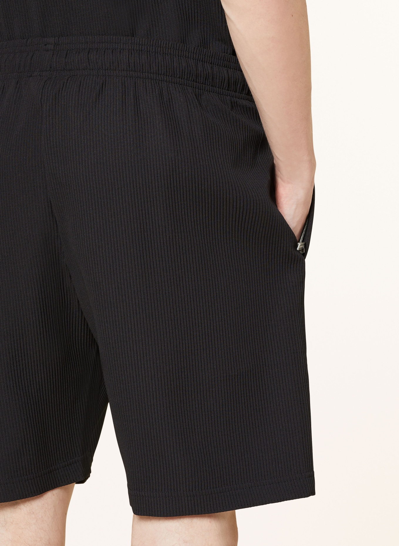 PEGADOR Pleated shorts TROY: BLACK