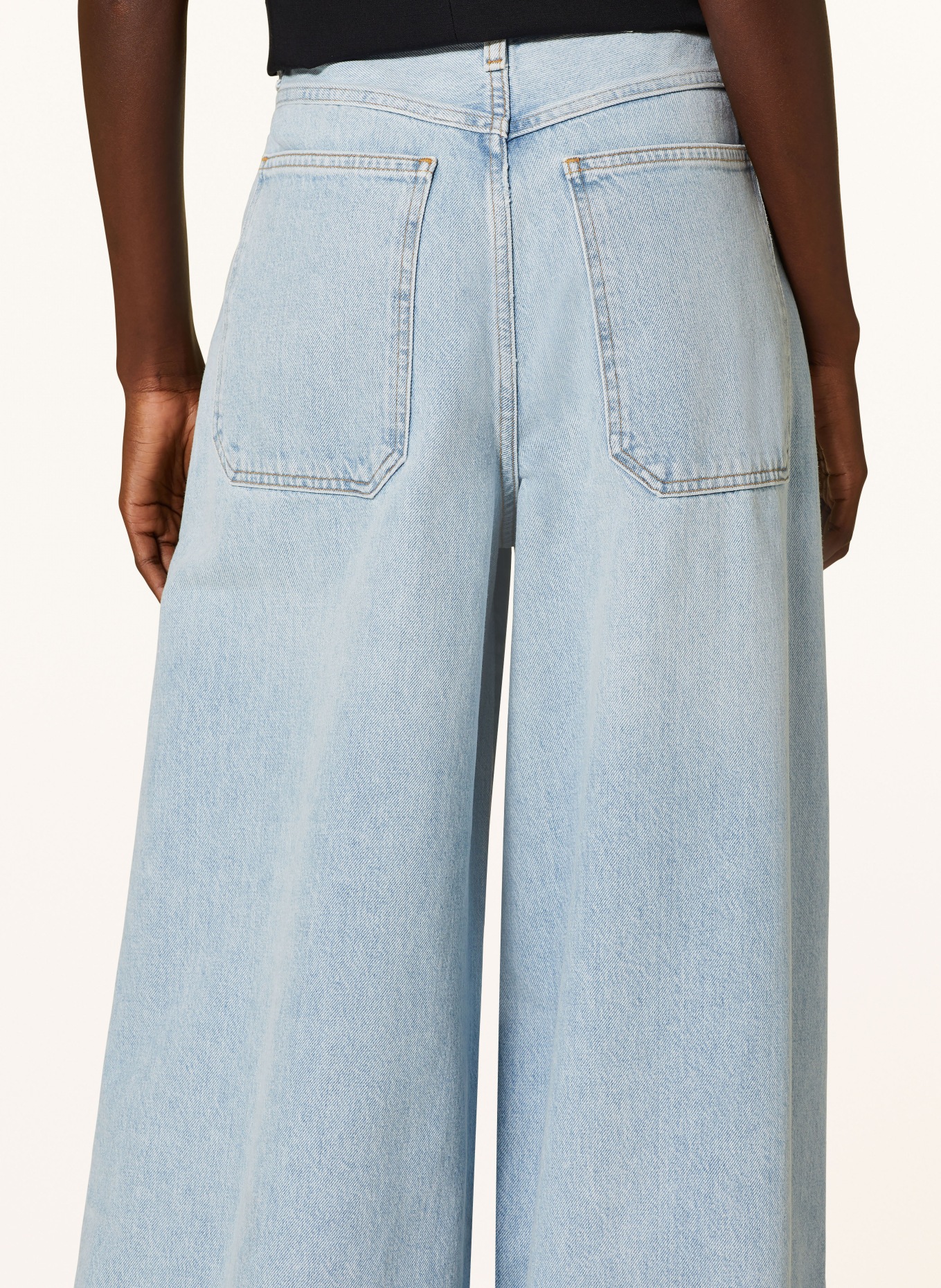 AGOLDE Flared Jeans NOLAN: encounter bright pale ind