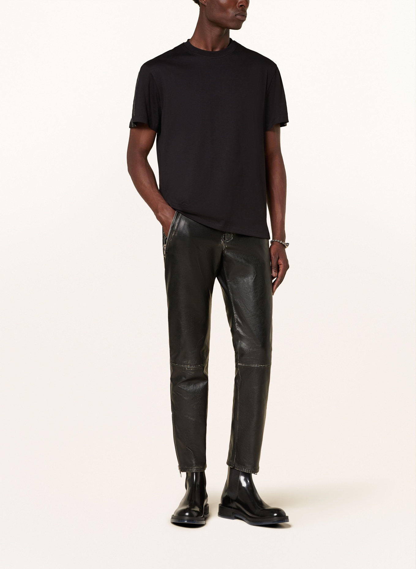 McQUEEN T-shirt z lampasami: CZARNY