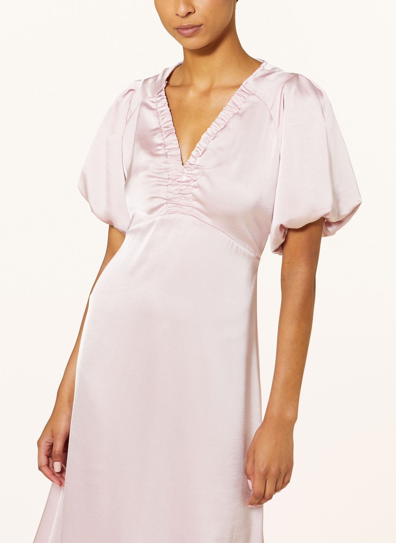 NEO NOIR Sukienka satynowa ILLANA, Kolor: JASNORÓŻOWY (Obrazek 4)