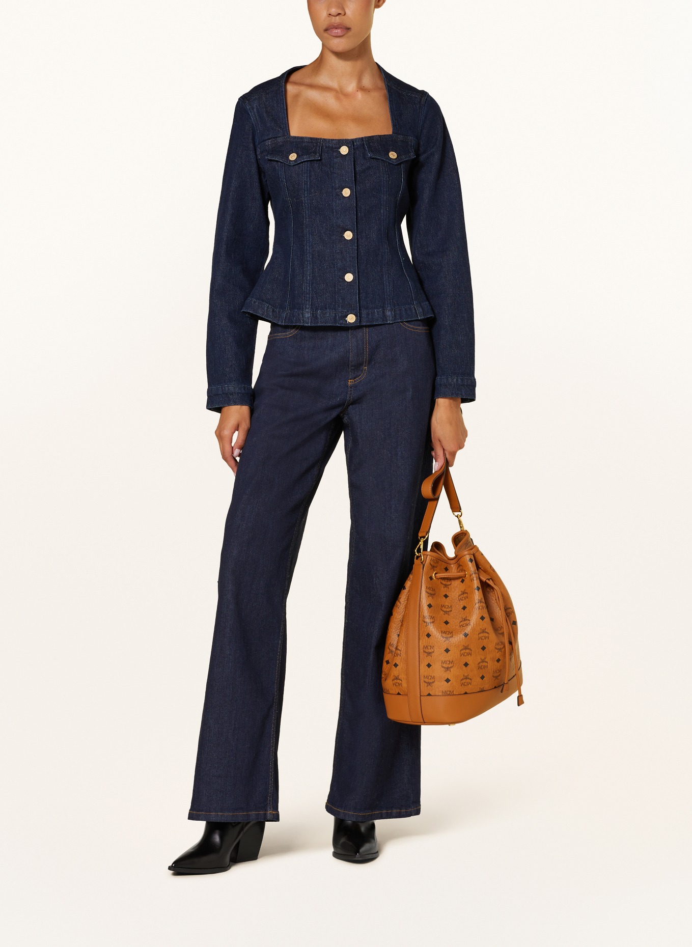 MCM Beuteltasche DESSAU VI mit herausnehmbarer Pouch: CO COGNAC