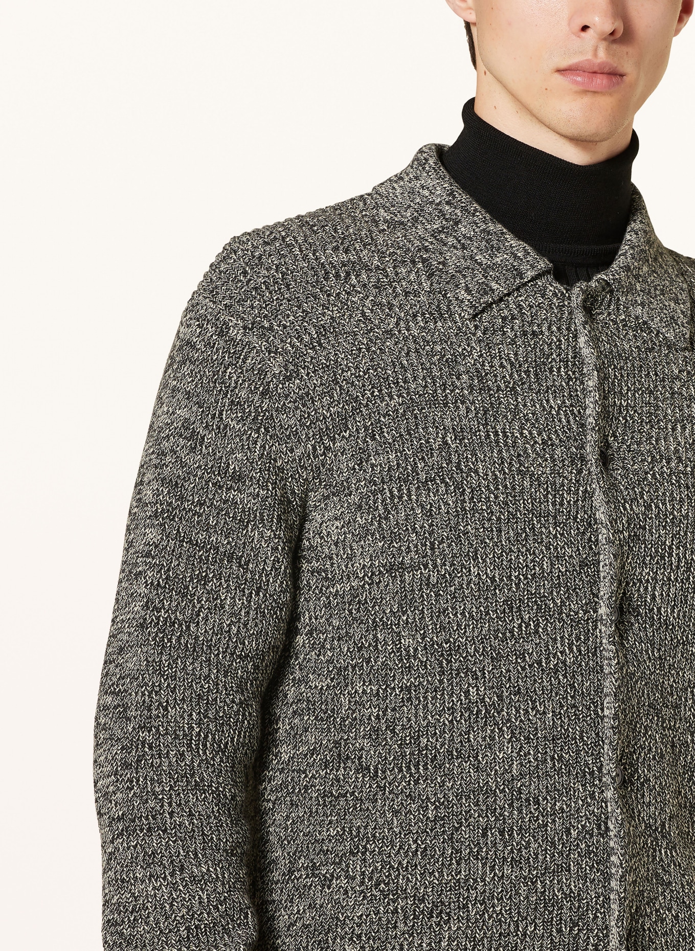 NN.07 Pletený kardigan JACOBO: ČERNÁ / KRÉMOVÁ