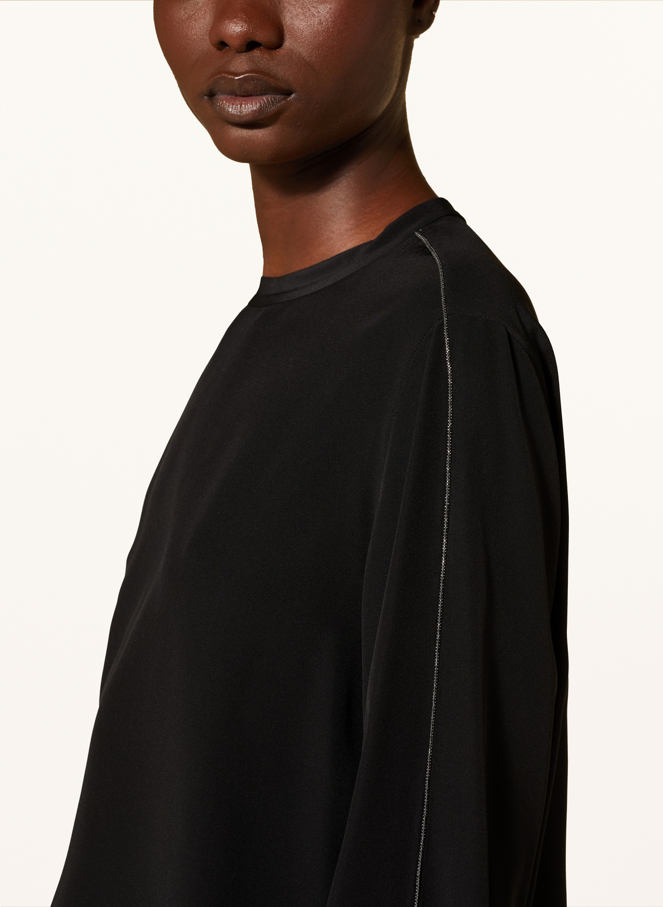 BRUNELLO CUCINELLI Blusenshirt aus Seide mit Schmucksteinen: SCHWARZ