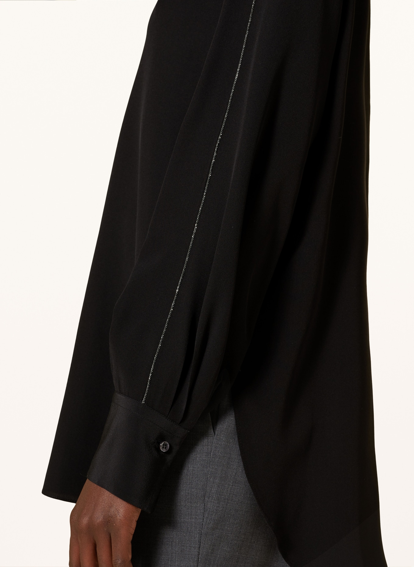 BRUNELLO CUCINELLI Blusenshirt aus Seide mit Schmucksteinen: SCHWARZ