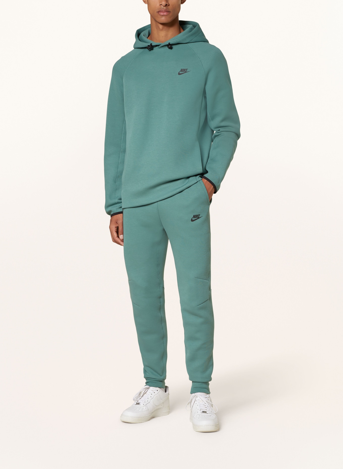 Nike Sweatpants SPORTSWEAR in green