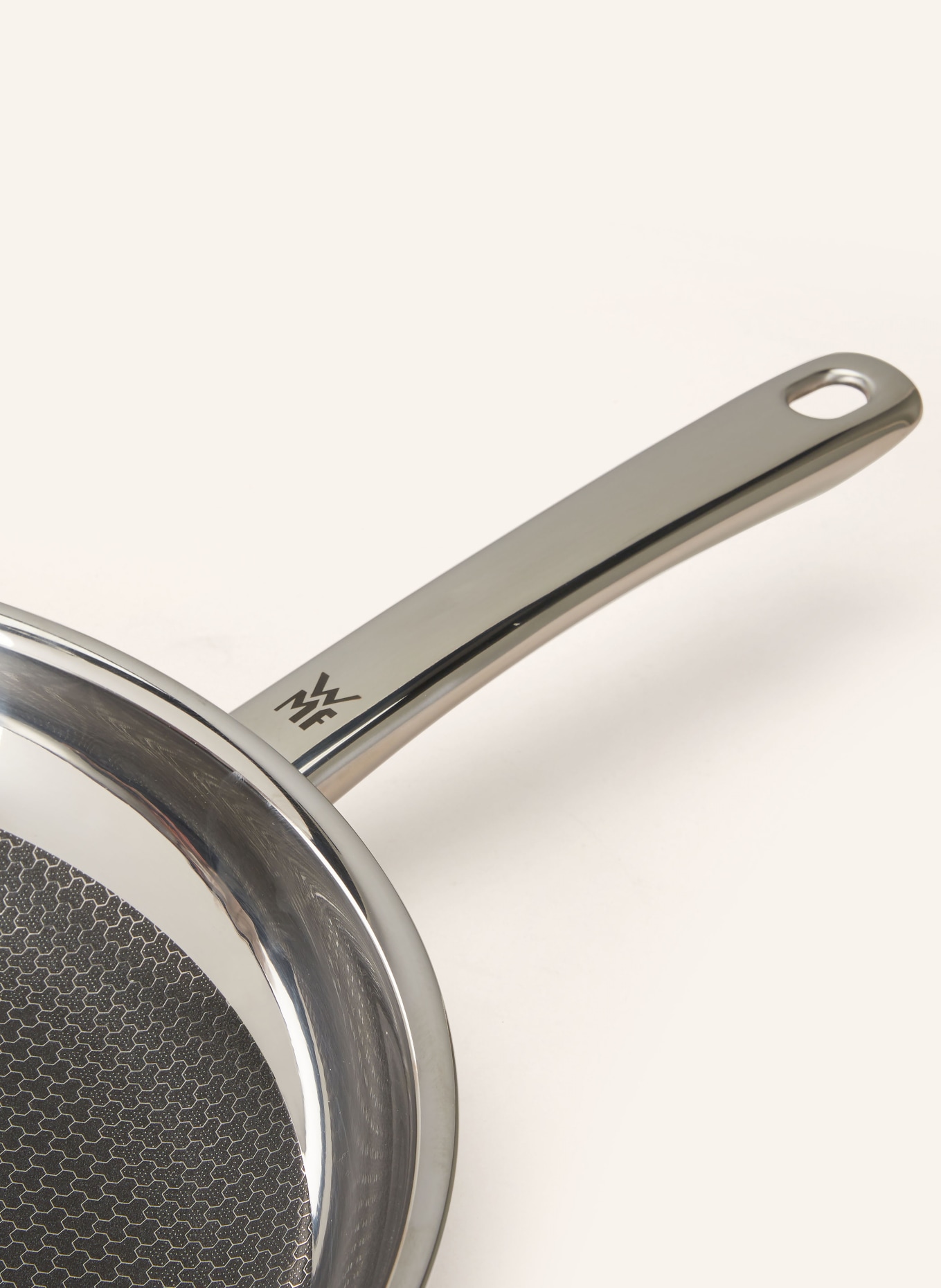 WMF Pánev PROFI RESIST: STŘÍBRNÁ