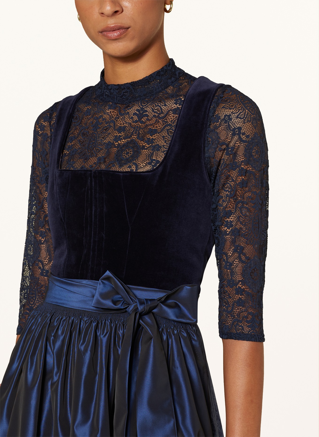 Hammerschmid Dirndlbluse BABSI aus Spitze mit 3/4-Arm: DUNKELBLAU