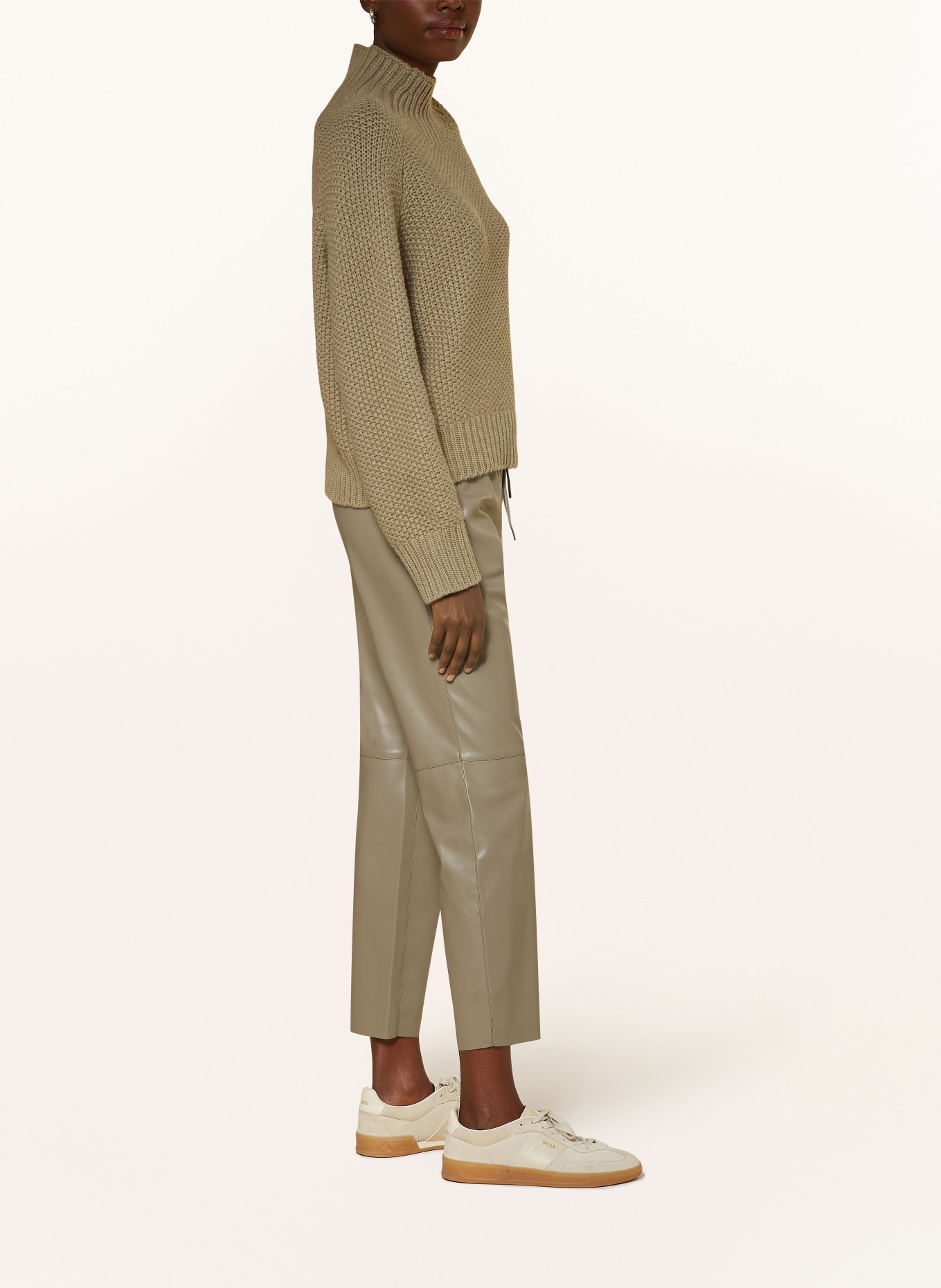 Juvia Hose ROSA in Lederoptik: OLIV