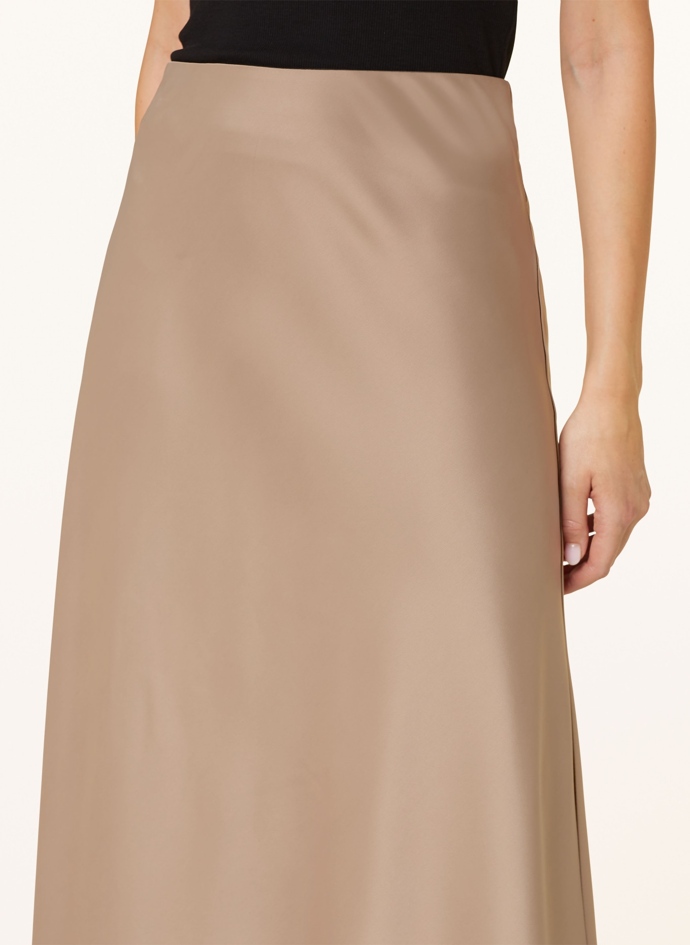 Y.A.S. Satin skirt: LIGHT BROWN