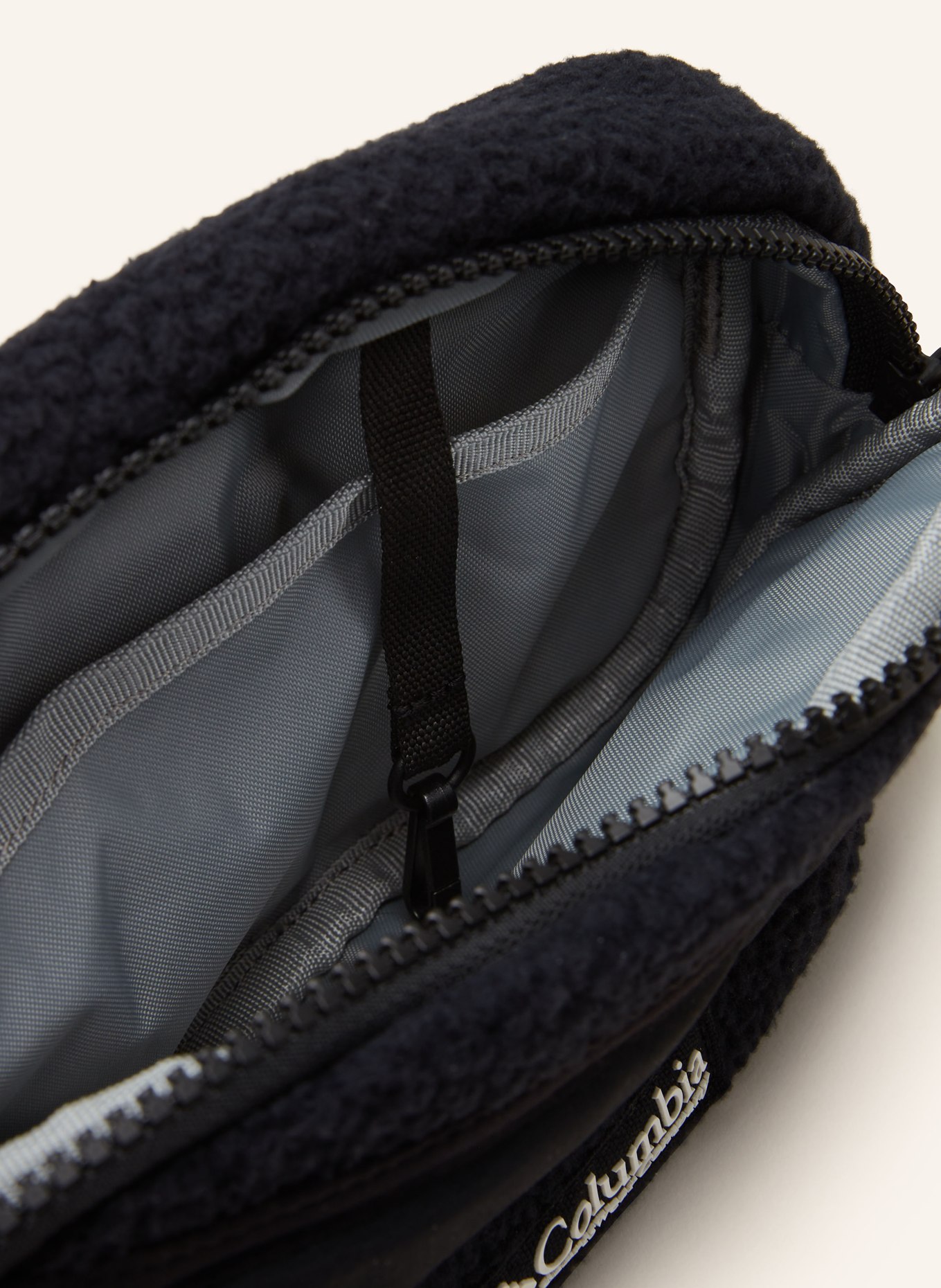 Columbia Gürteltasche mit Teddyfell: SCHWARZ