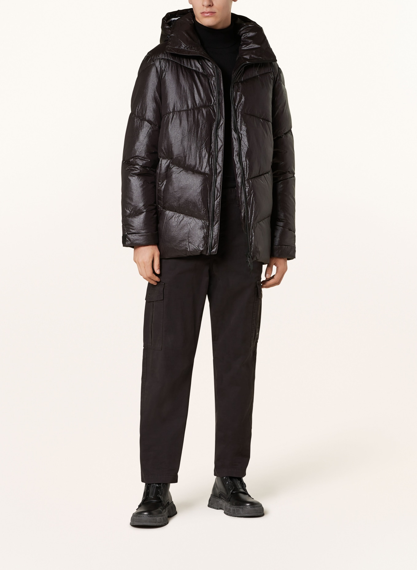 PAUL Steppjacke mit DUPONT™ SORONA®-Isolierung und abnehmbarer Kapuze, Farbe: SCHWARZ (Bild 2)