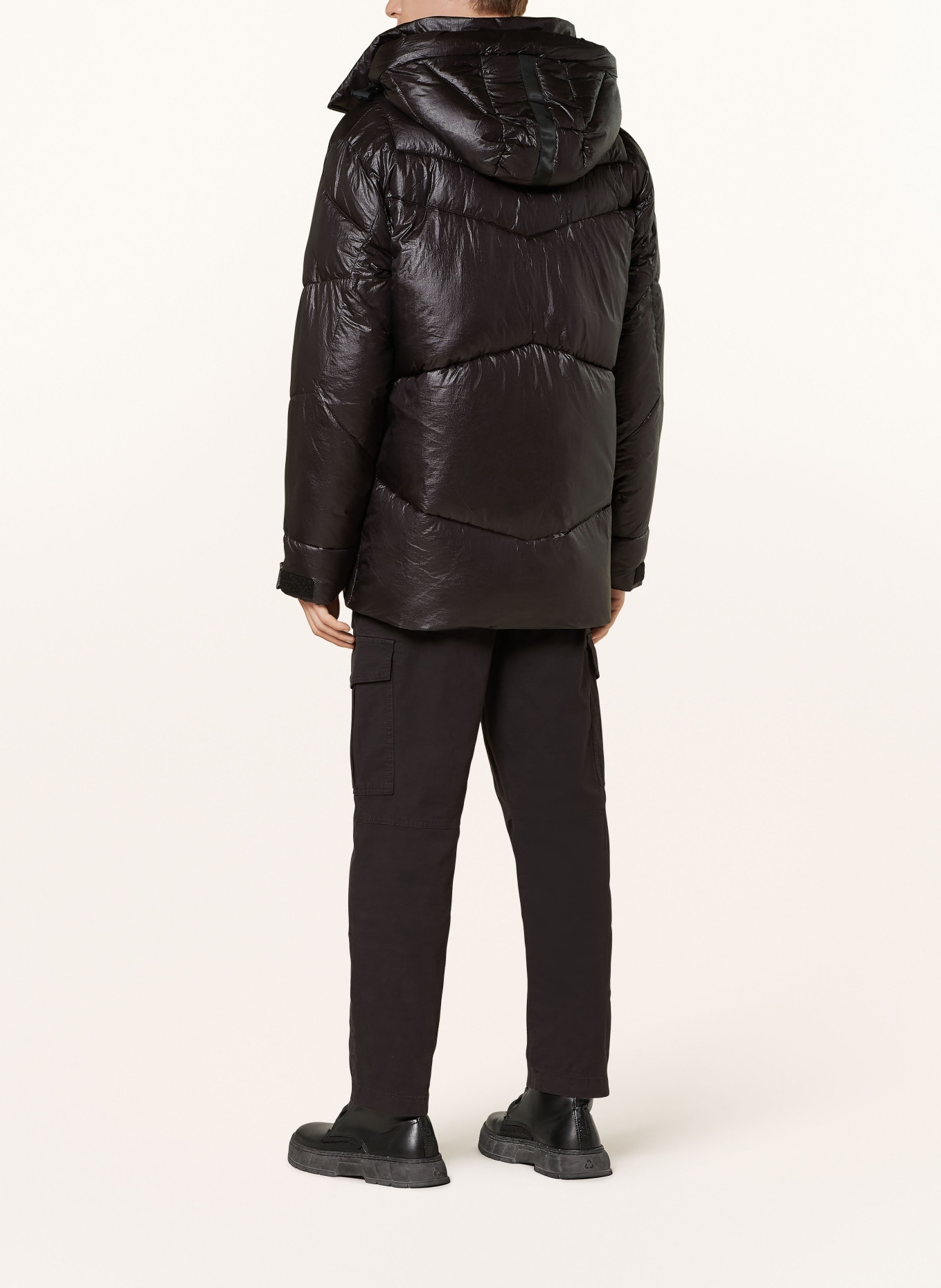 PAUL Steppjacke mit DUPONT™ SORONA®-Isolierung und abnehmbarer Kapuze, Farbe: SCHWARZ (Bild 3)