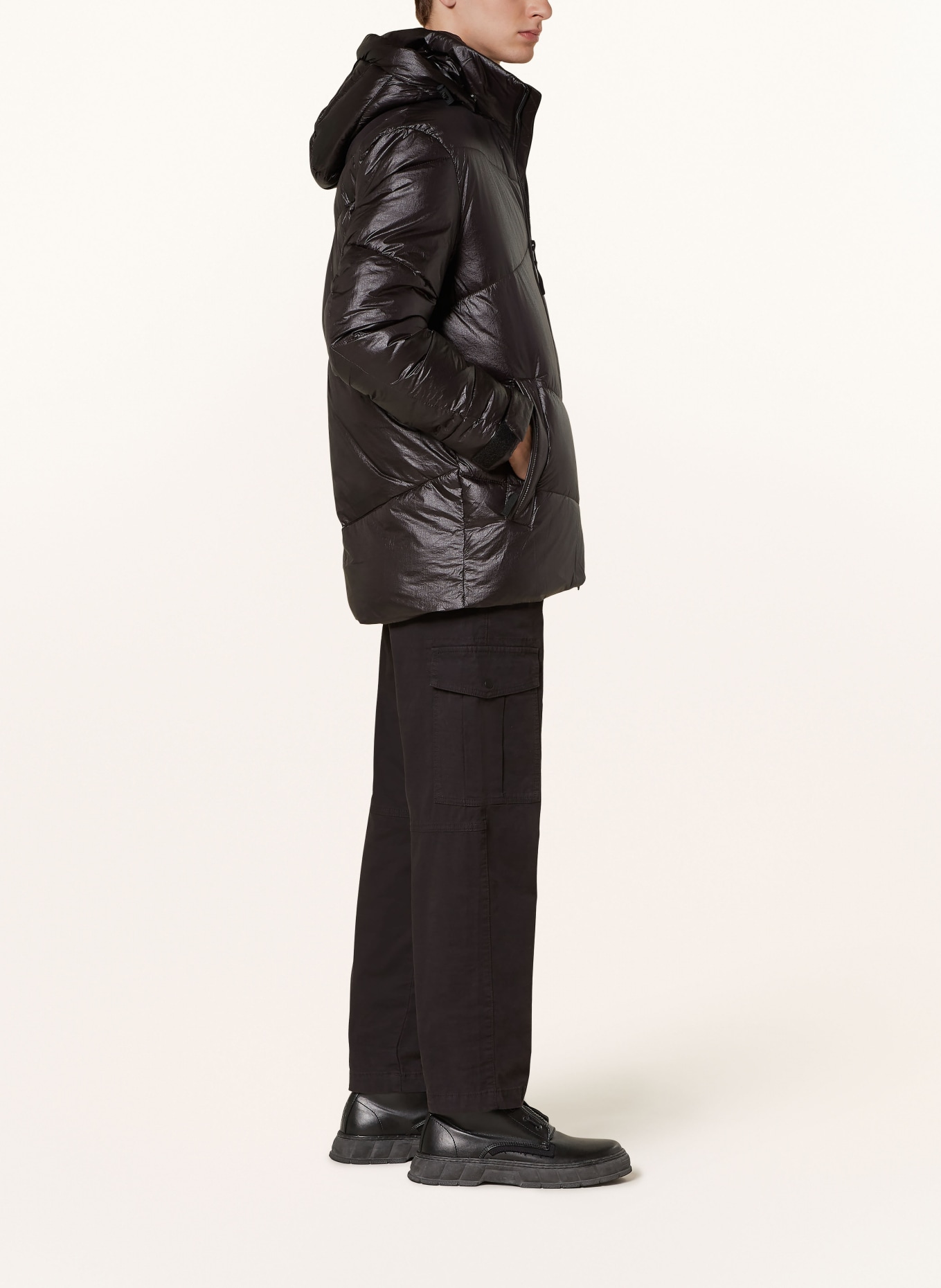 PAUL Steppjacke mit DUPONT™ SORONA®-Isolierung und abnehmbarer Kapuze, Farbe: SCHWARZ (Bild 4)