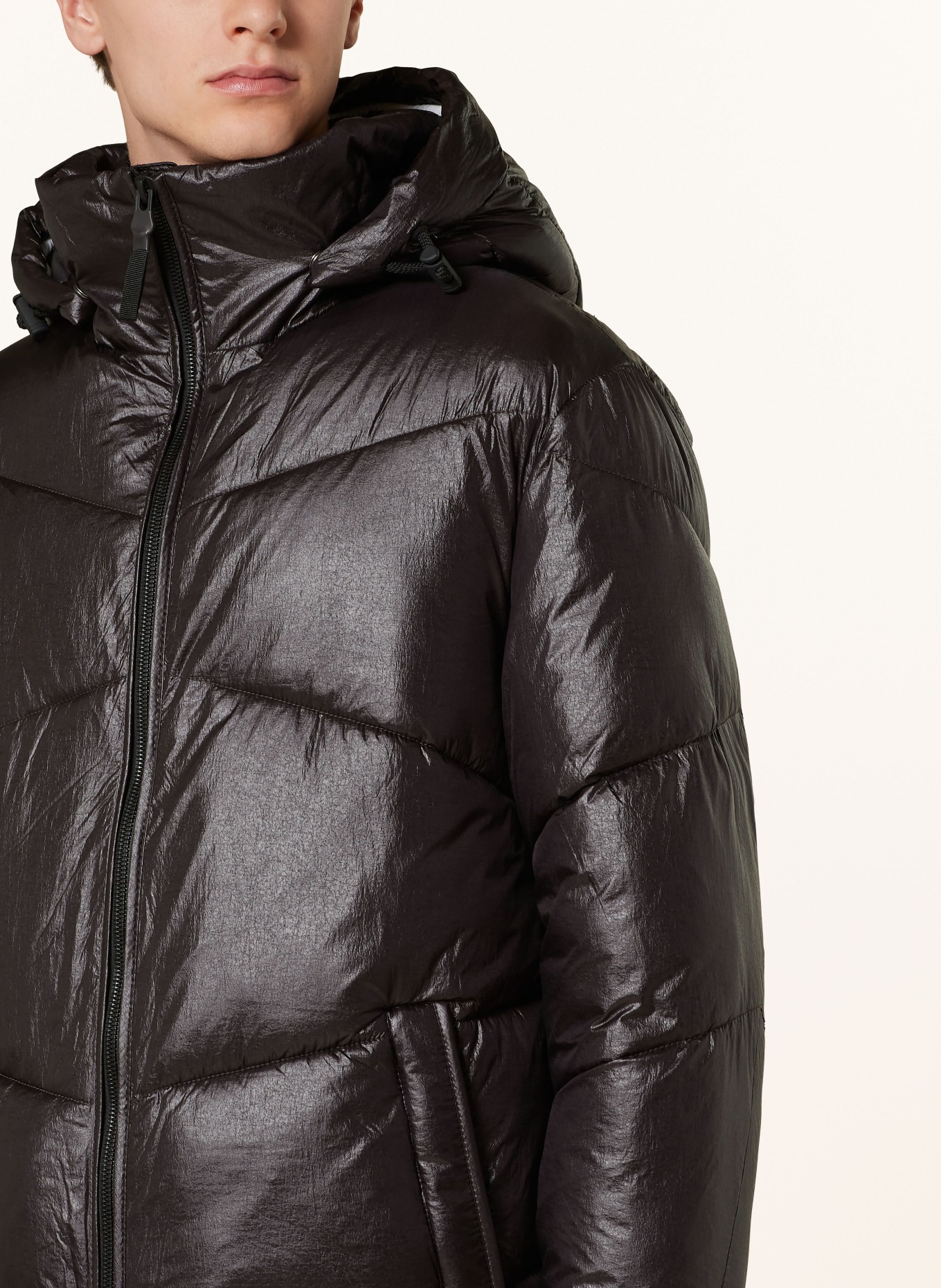 PAUL Steppjacke mit DUPONT™ SORONA®-Isolierung und abnehmbarer Kapuze, Farbe: SCHWARZ (Bild 5)