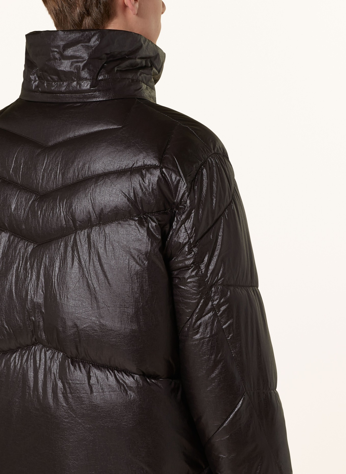 PAUL Steppjacke mit DUPONT™ SORONA®-Isolierung und abnehmbarer Kapuze, Farbe: SCHWARZ (Bild 6)