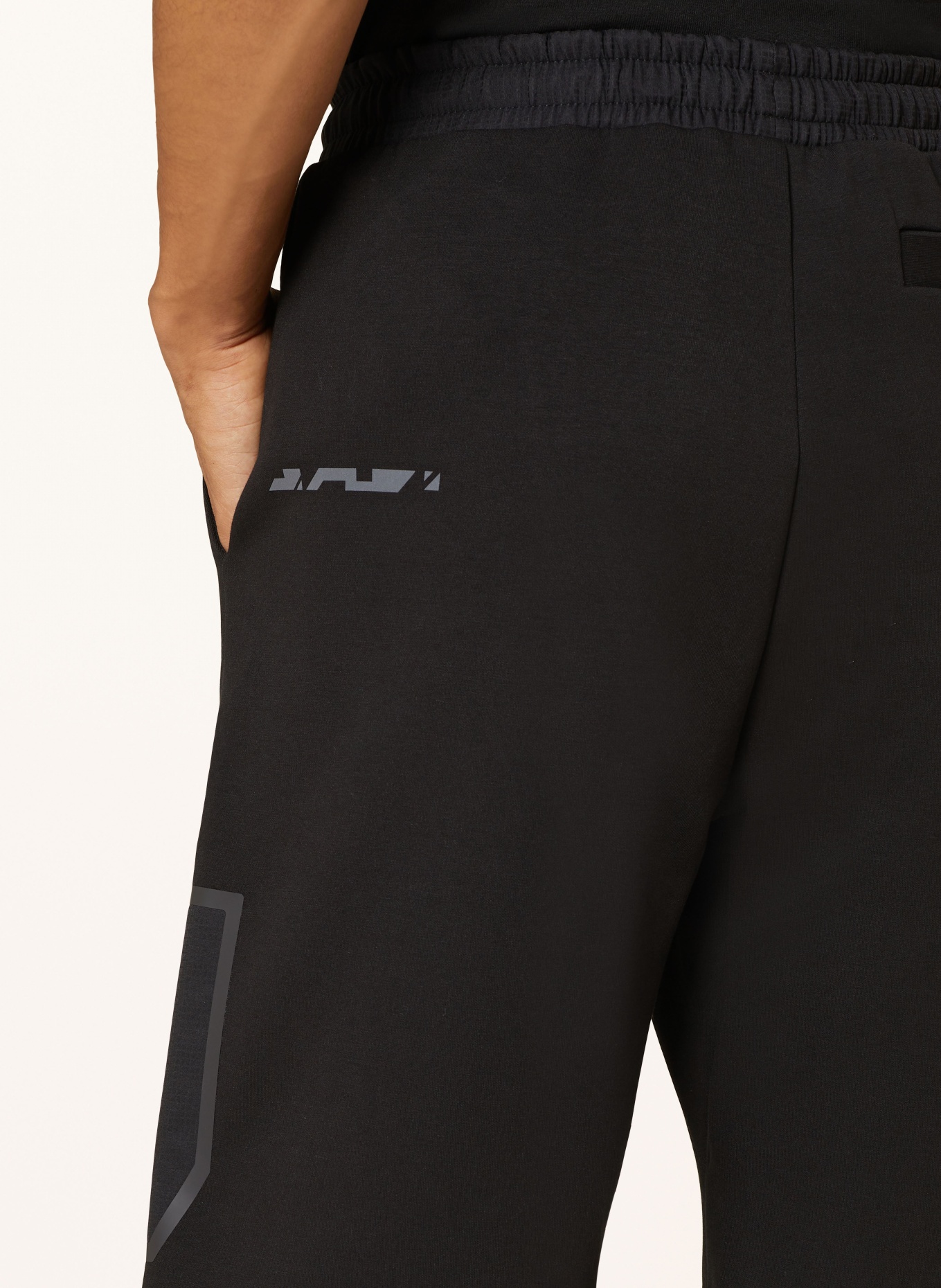 BOSS Sweatshorts HARIQ: SCHWARZ