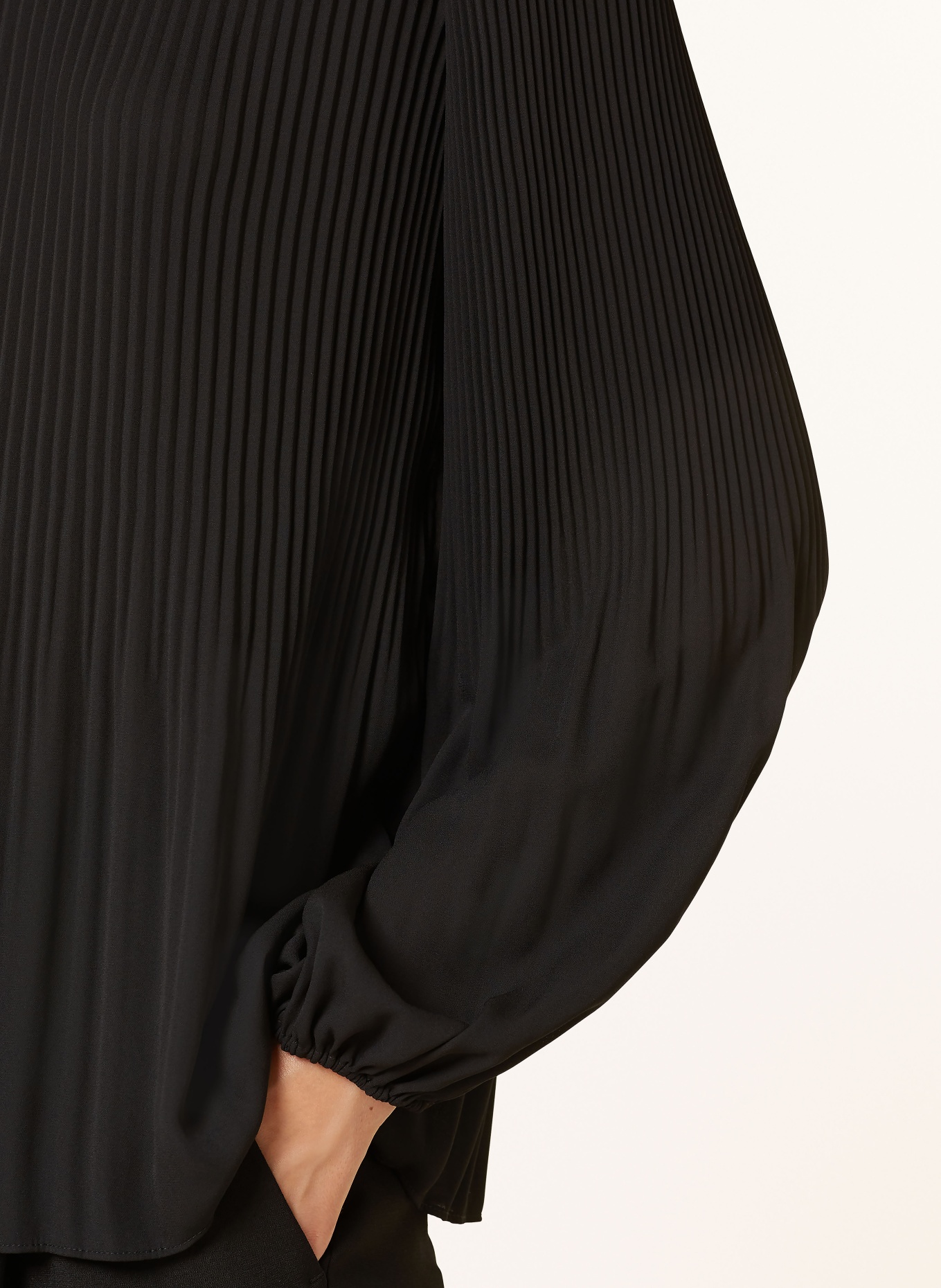 s.Oliver BLACK LABEL Blusenshirt aus Plissee: SCHWARZ