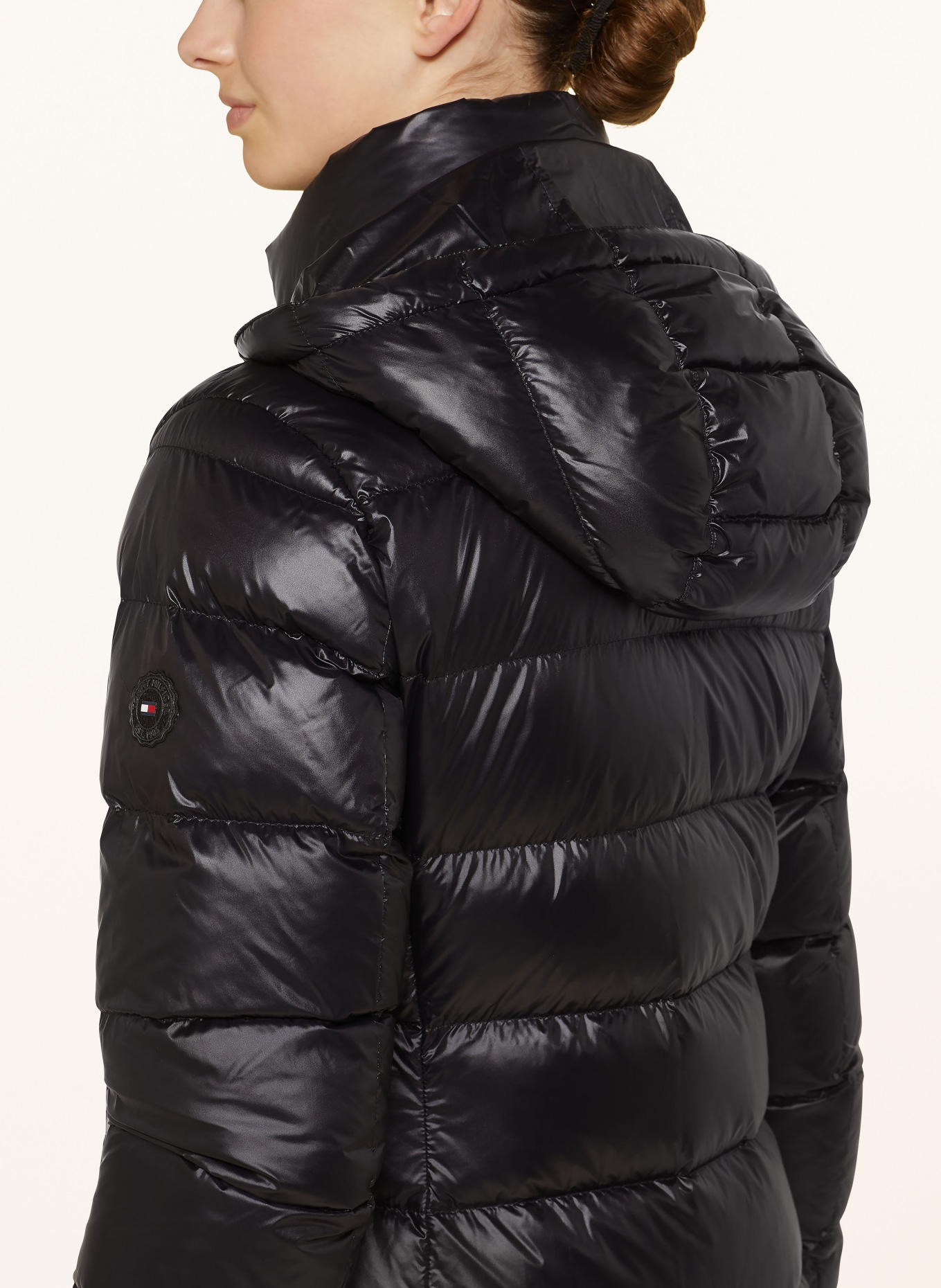 TOMMY HILFIGER Daunenmantel GLOSS DOWN TYRA mit Kunstpelz: SCHWARZ