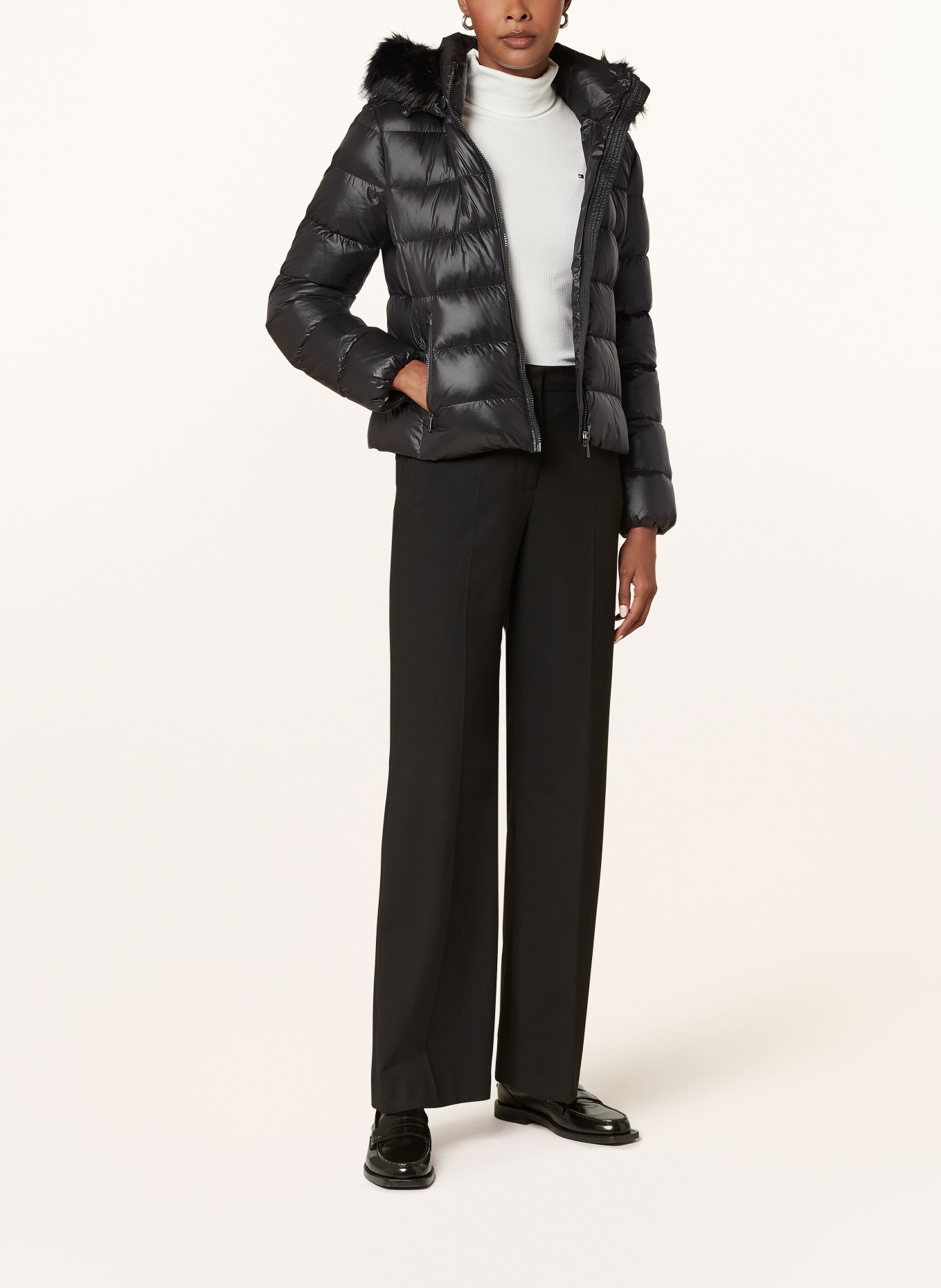 TOMMY HILFIGER Daunenjacke GLOSS DOWN TYRA mit Kunstpelz: SCHWARZ