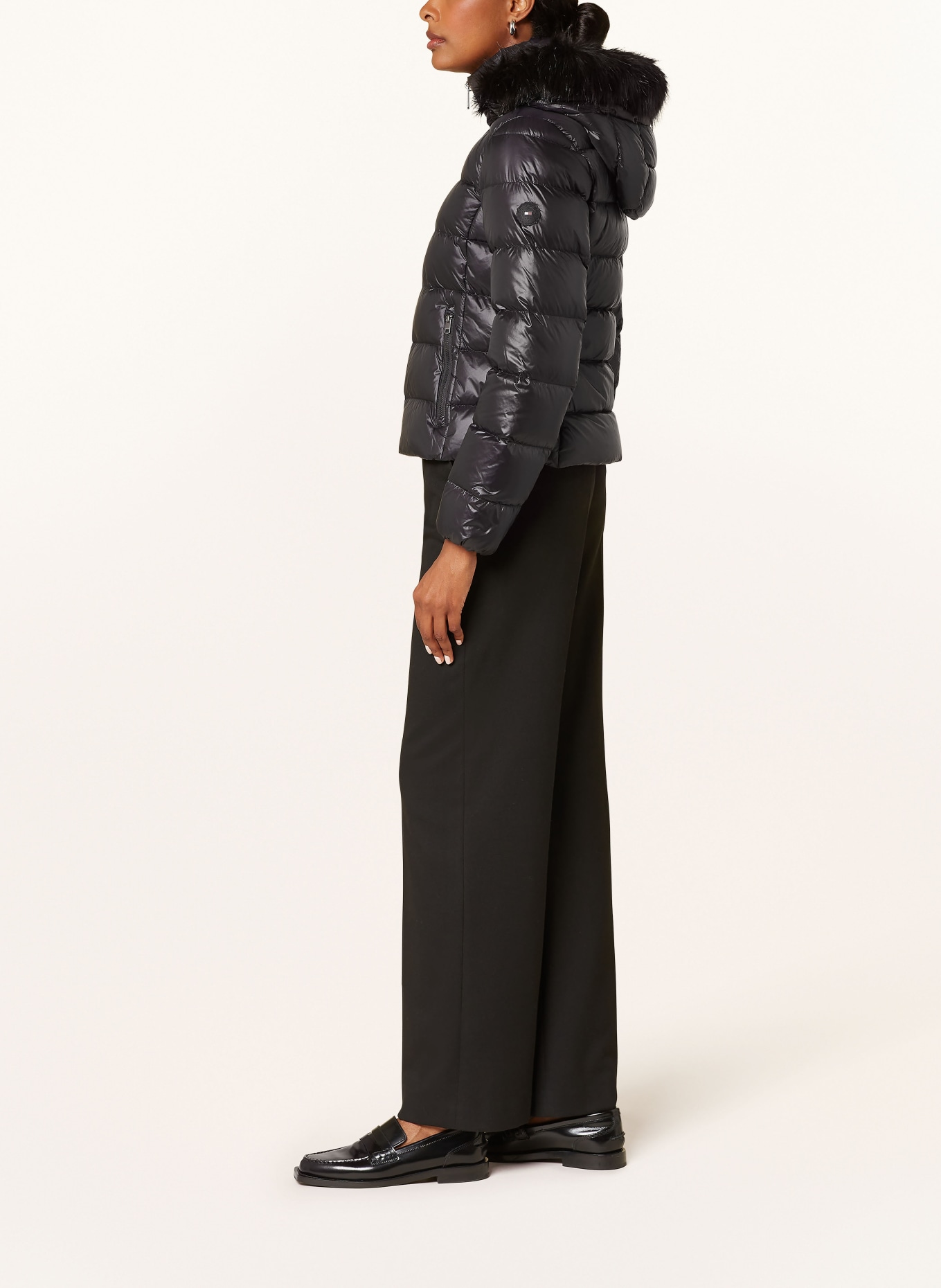 TOMMY HILFIGER Daunenjacke GLOSS DOWN TYRA mit Kunstpelz: SCHWARZ