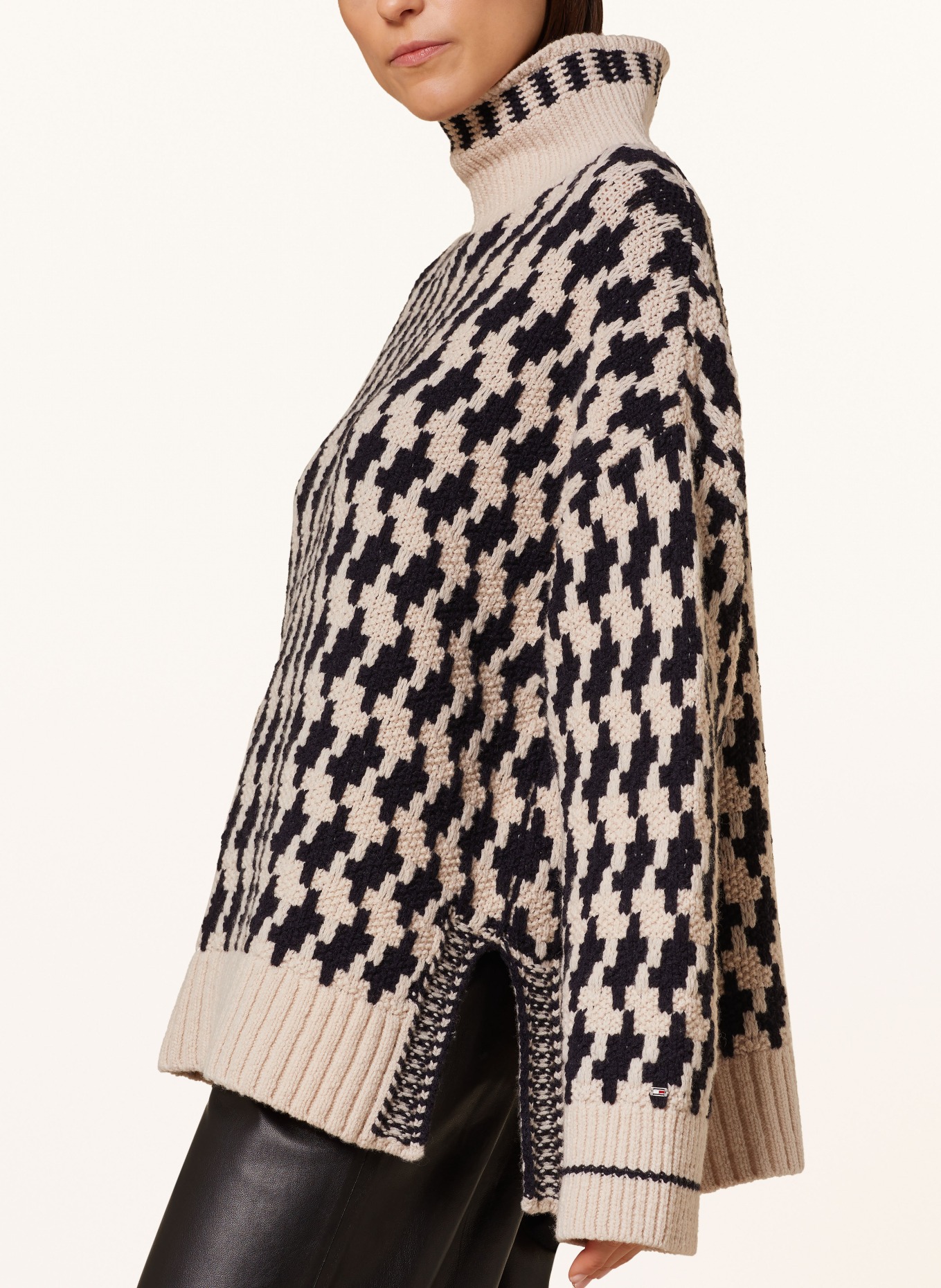 TOMMY HILFIGER Oversized Pullover in beige schwarz