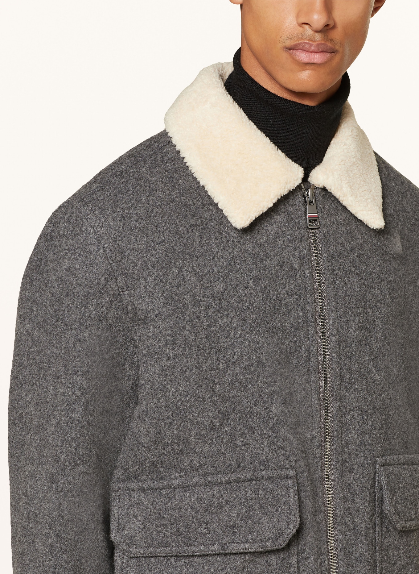 TOMMY HILFIGER Blouson mit Teddyfell in grau 