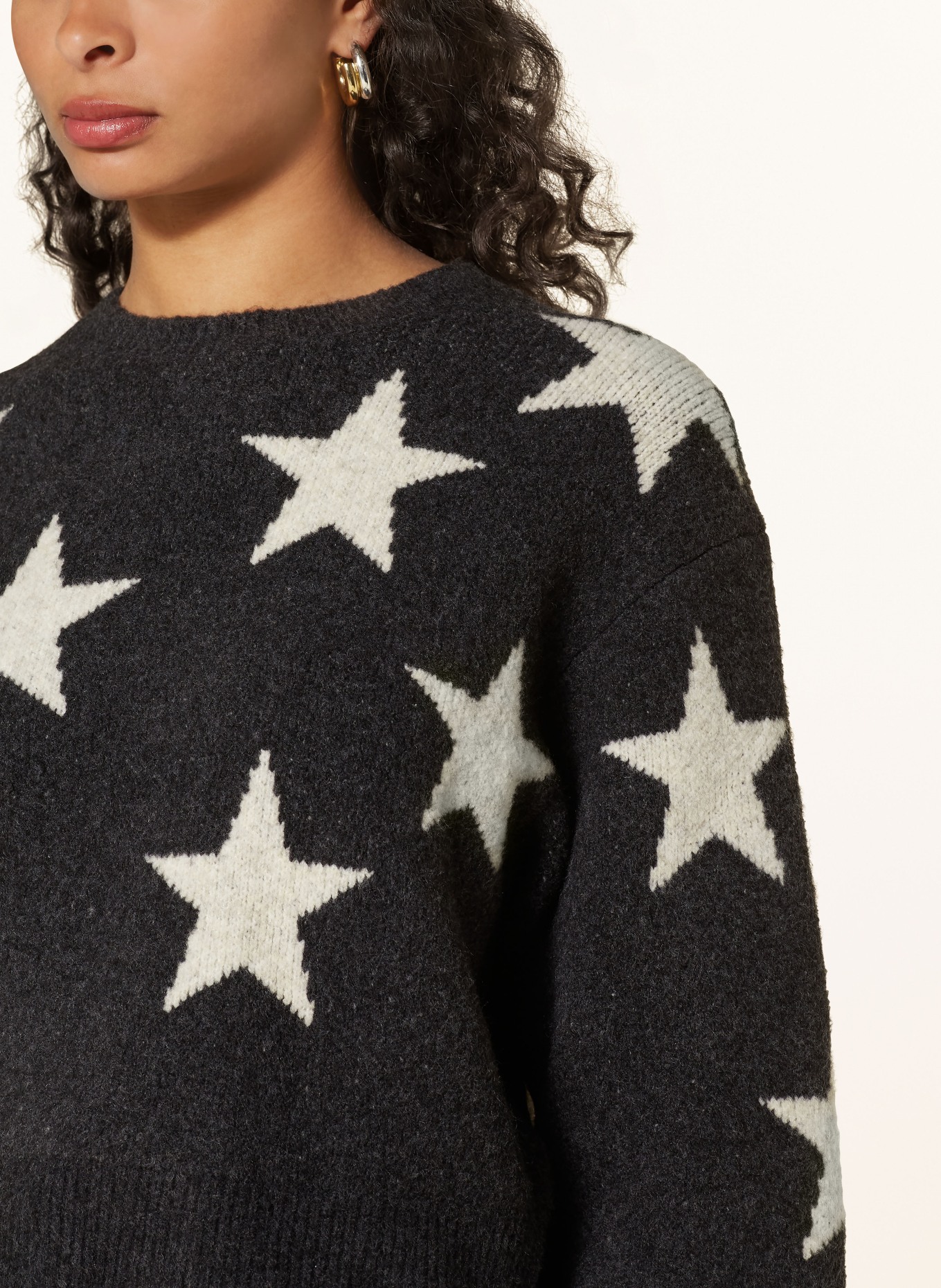 Black tommy jeans jumper discount