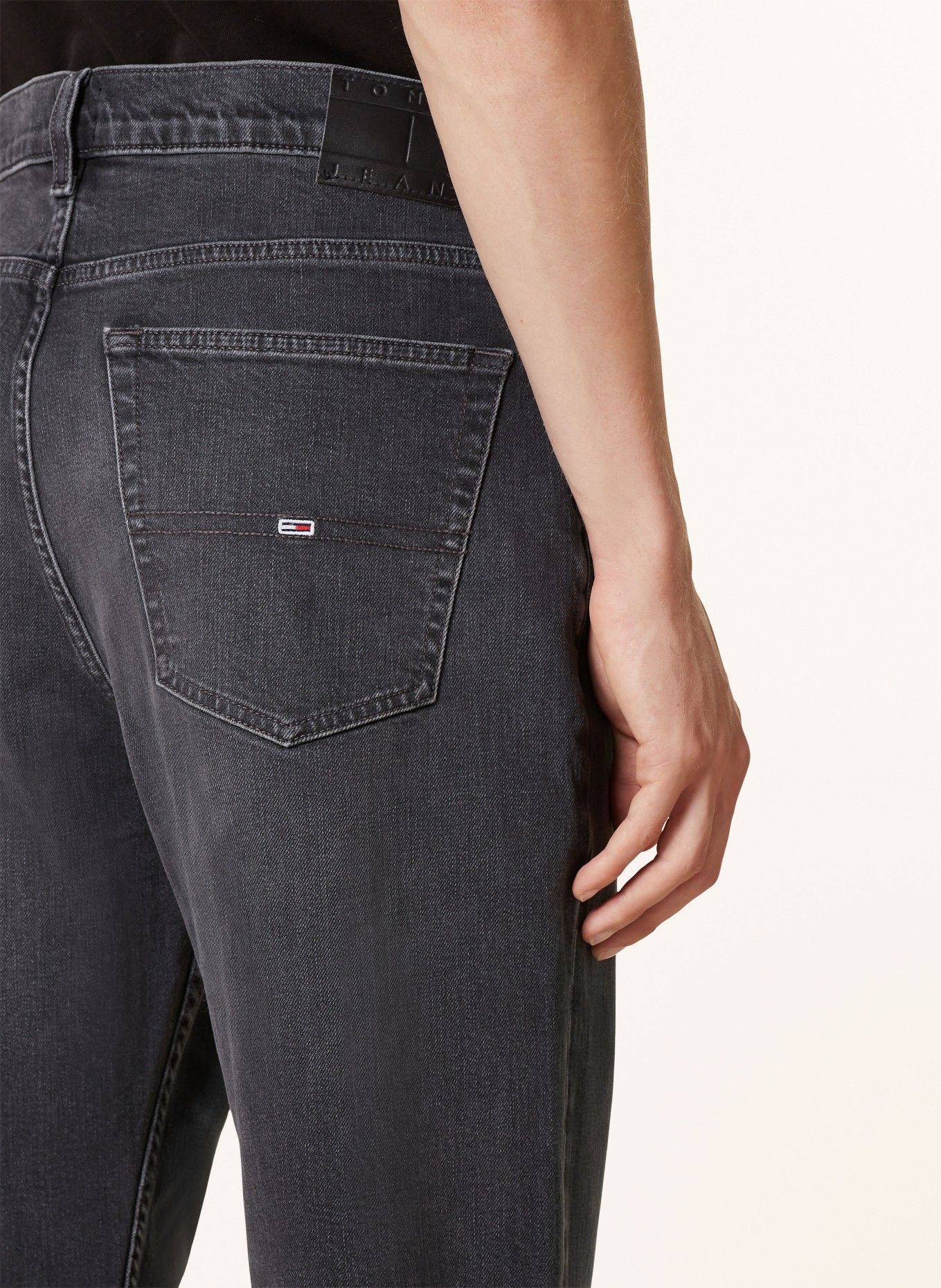 Tommy jeans regular fit sale