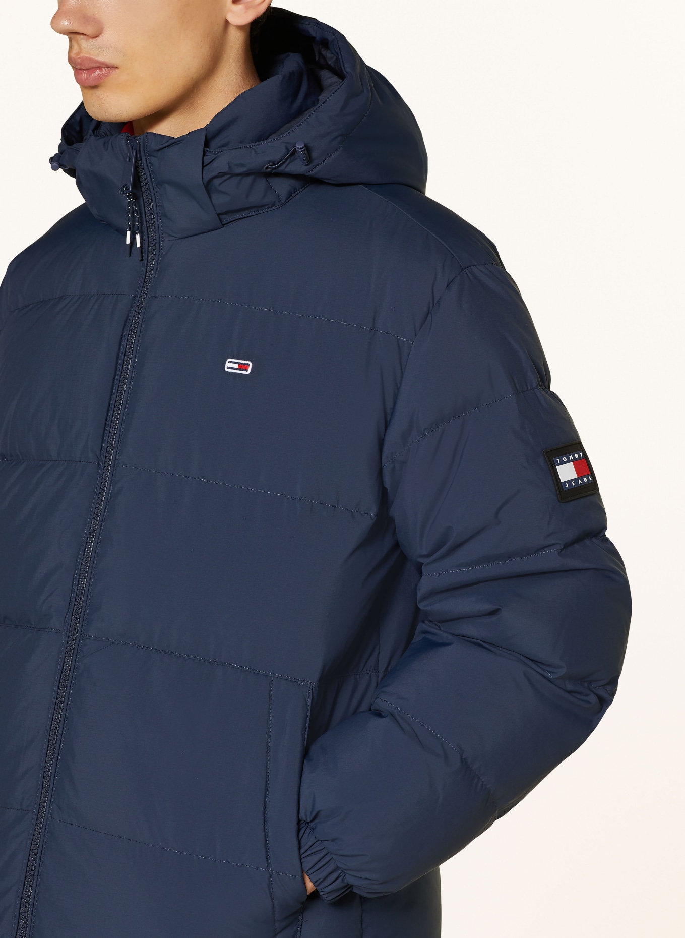 TOMMY JEANS Daunenjacke mit abnehmbarer Kapuze: DUNKELBLAU