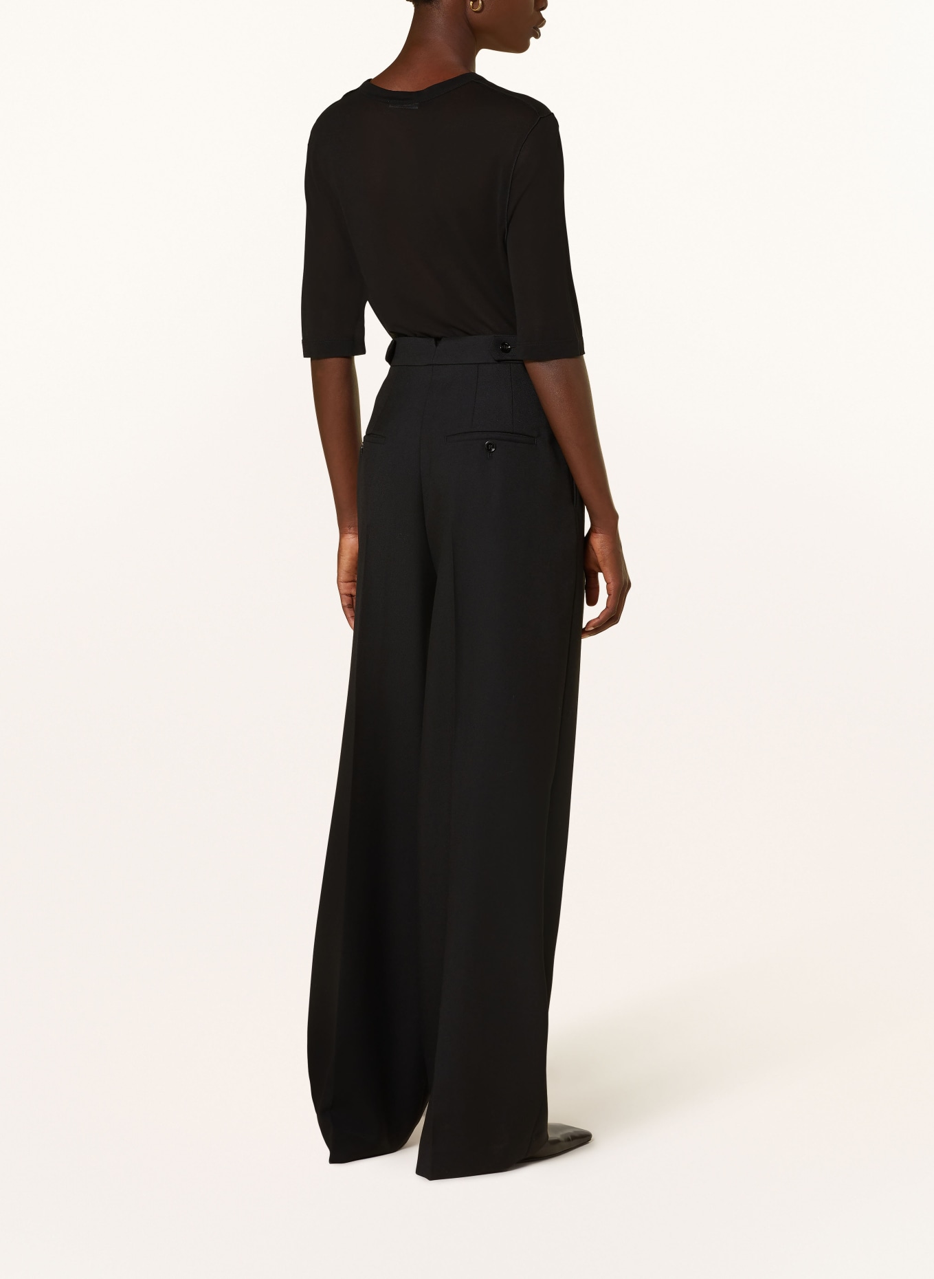 AMI PARIS Marlenehose: SCHWARZ