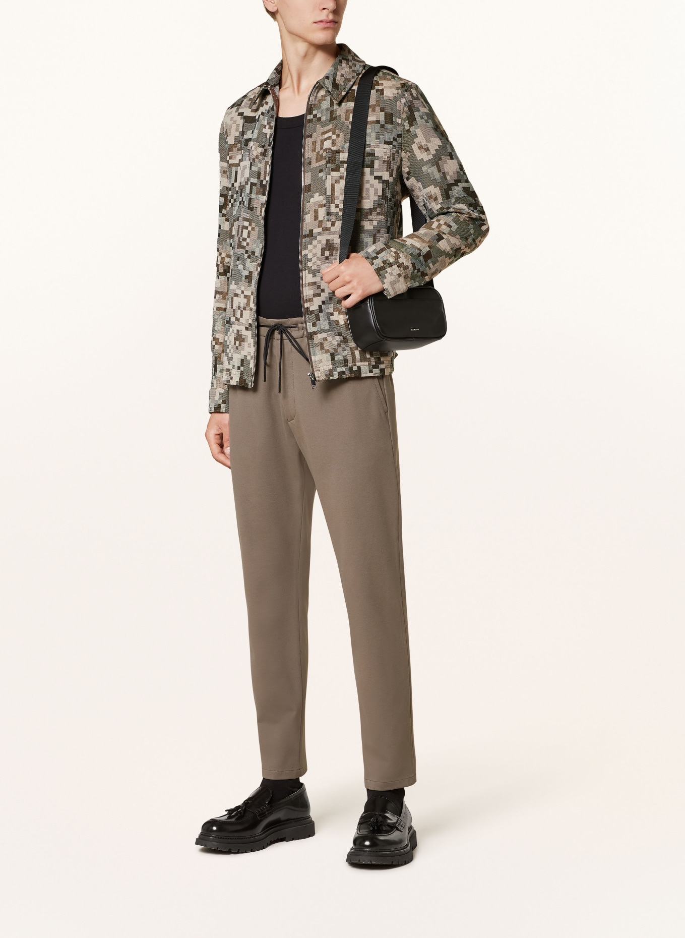 DRYKORN Jersey broek DEGER in joggingstijl Slim Fit: KAKI