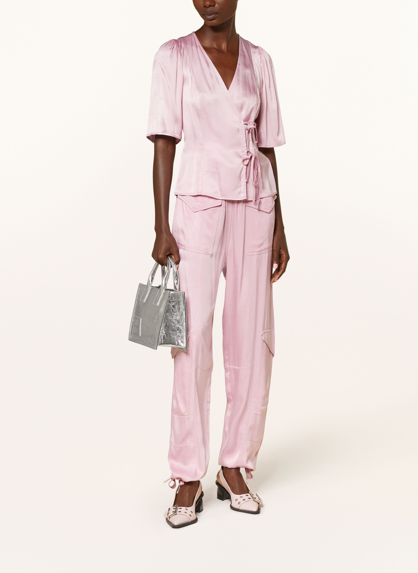 GANNI Satinbluse: ROSÉ