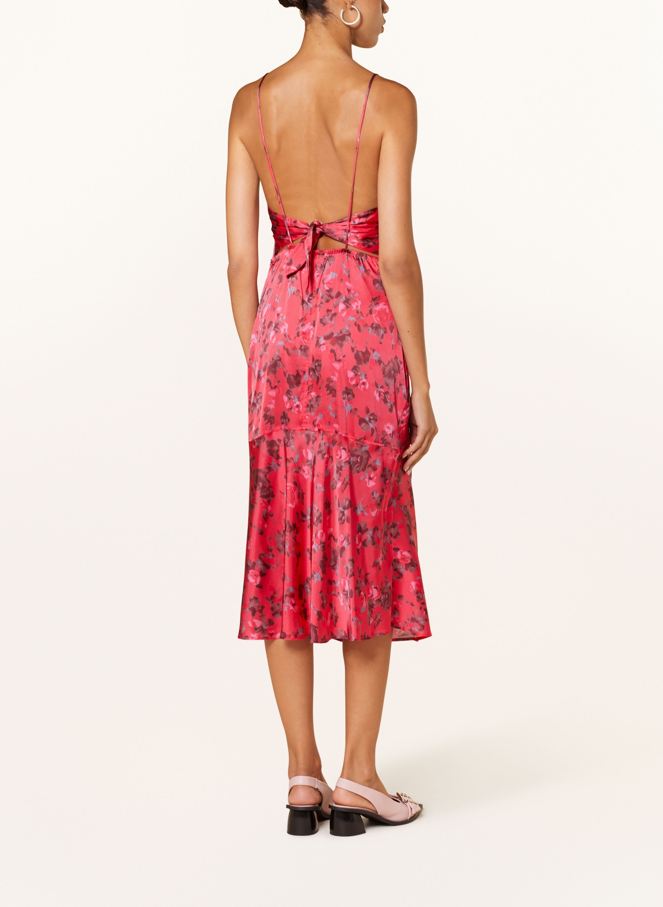 GANNI Satinkleid: FUCHSIA / DUNKELBRAUN / BLAUGRAU