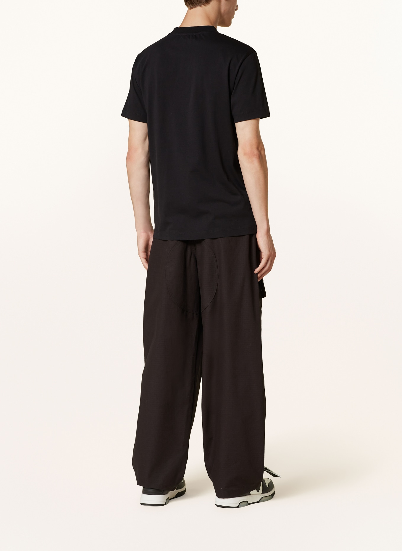 Off-White T-shirt: BLACK