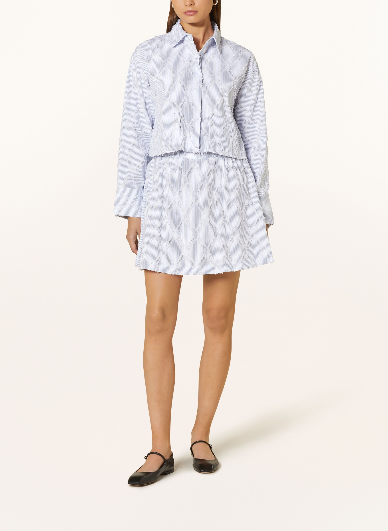 Y.A.S. Cropped-Hemdbluse: WEISS / HELLBLAU