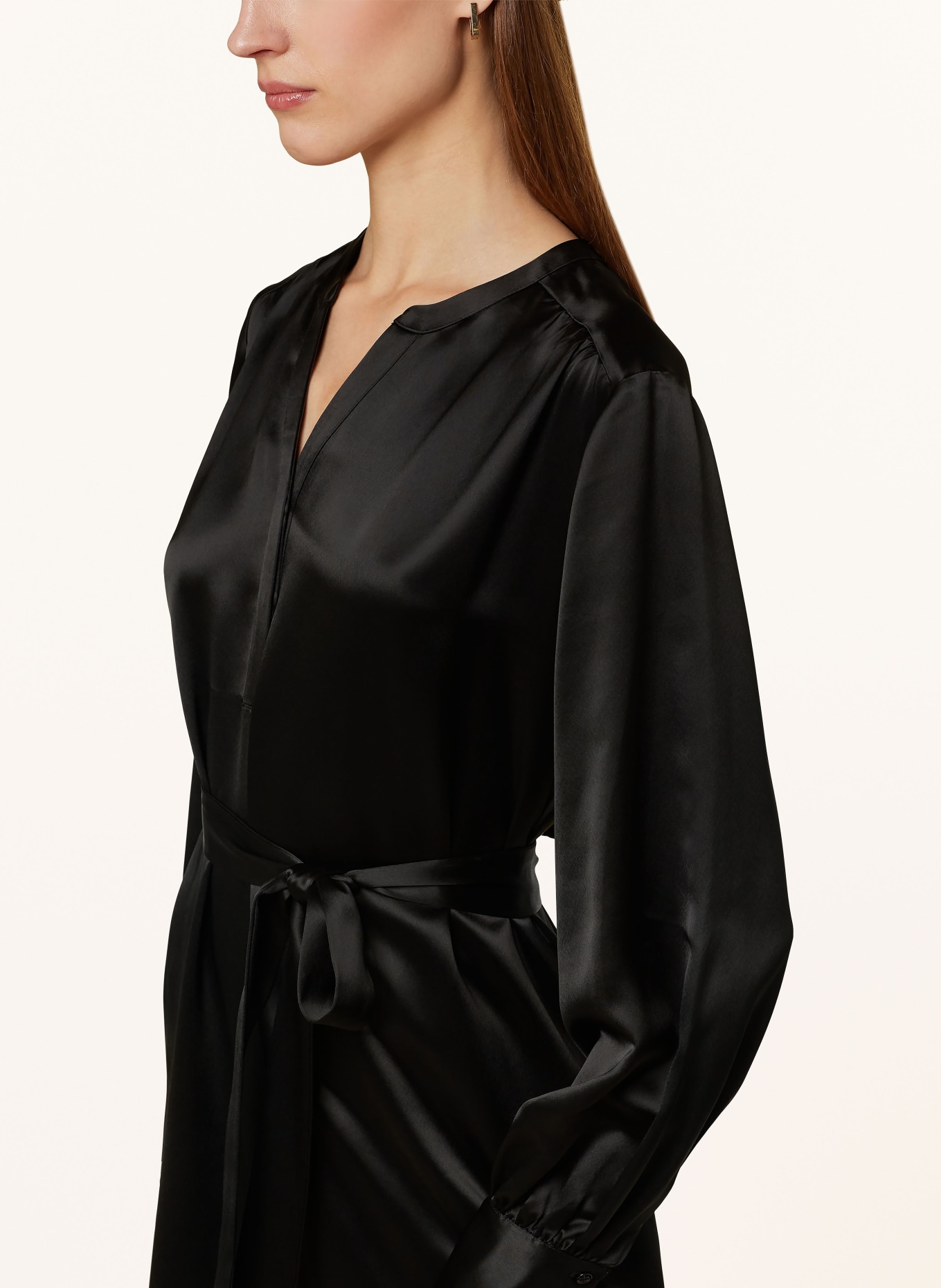 MRS & HUGS Satinkleid: SCHWARZ