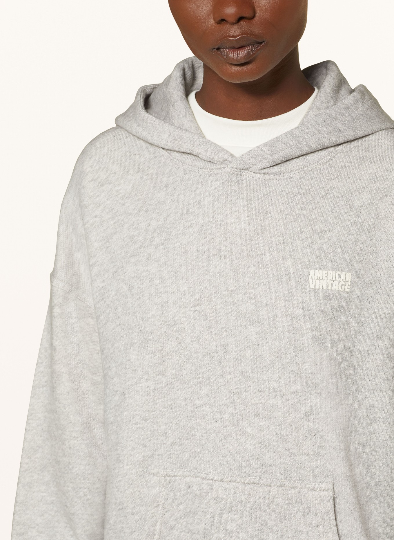 American Vintage Bluza z kapturem KODYTOWN: SZARY