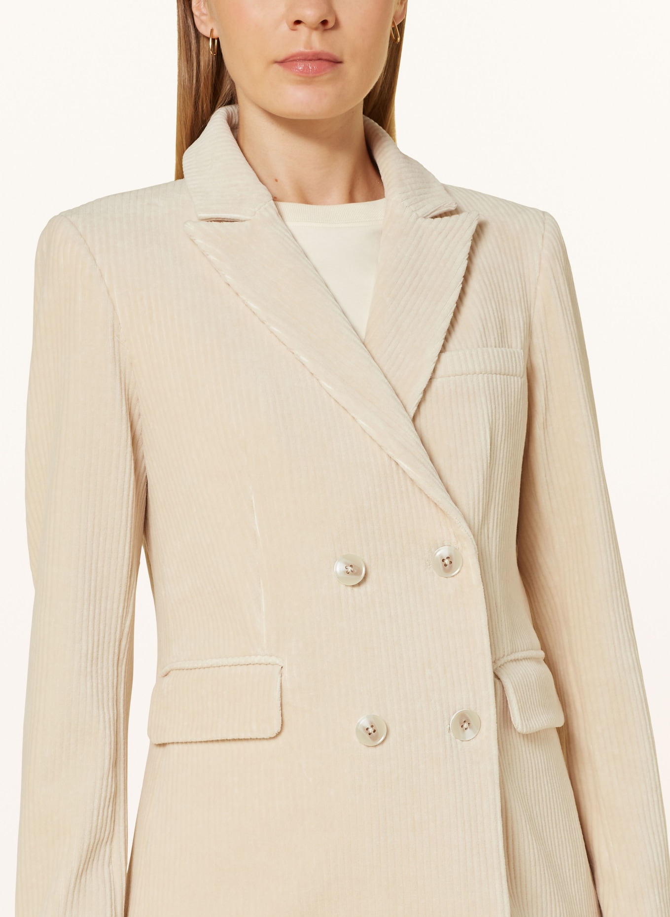 comma casual identity Nickiblazer: CREME