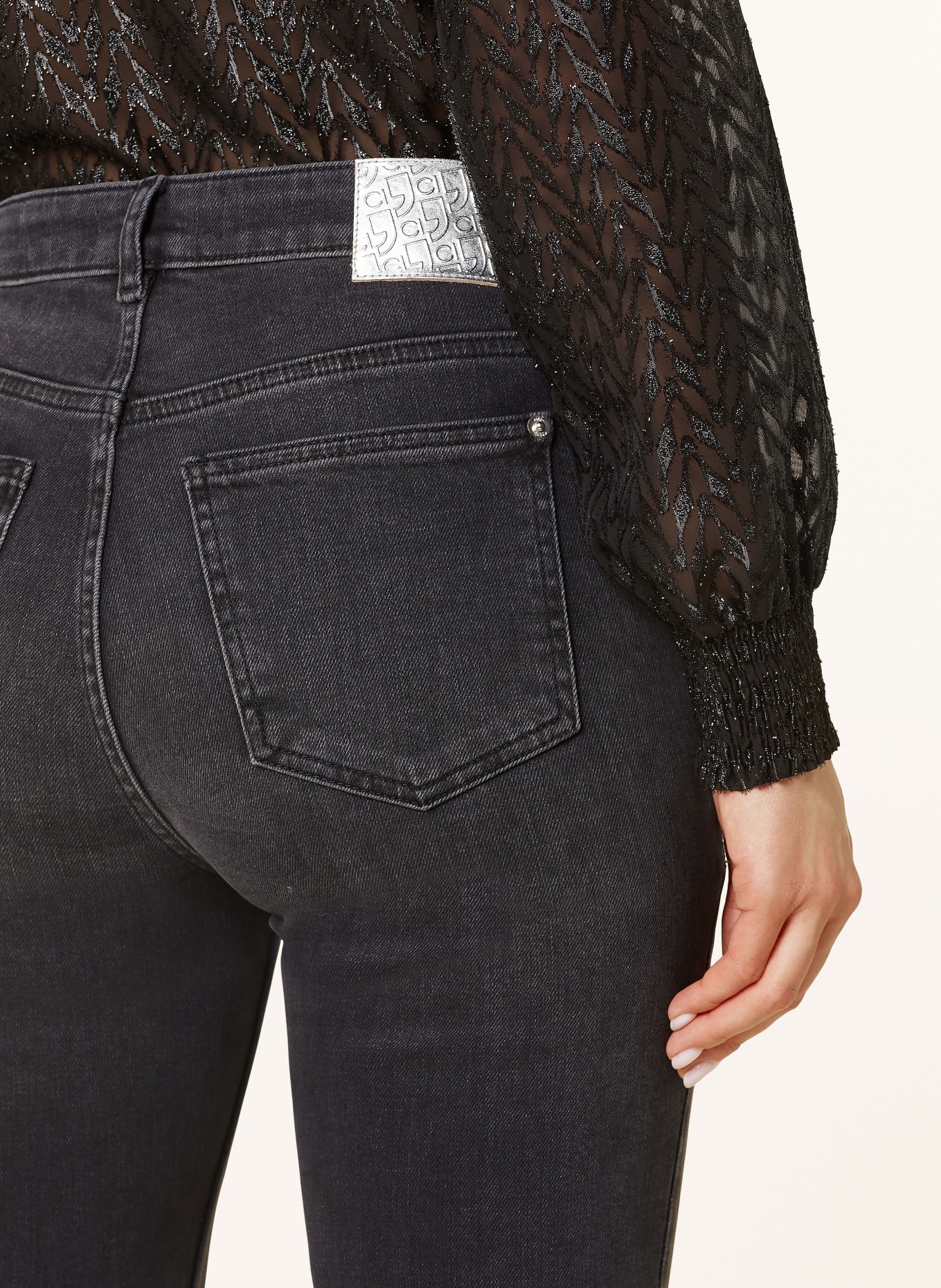 comma casual identity Flared džíny: 98Z4 GREY/BLACK