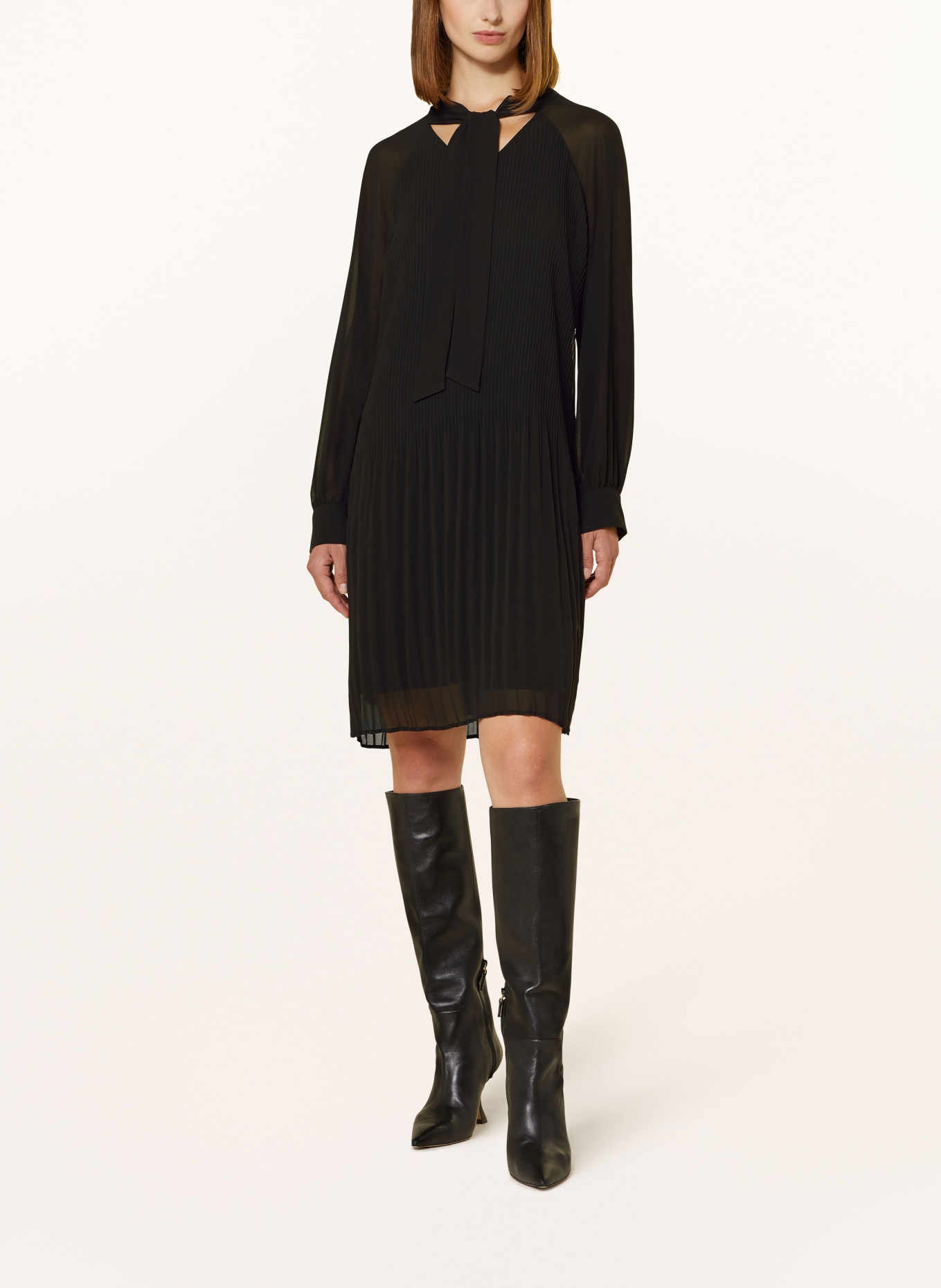 comma Plisseekleid mit Schluppe: SCHWARZ