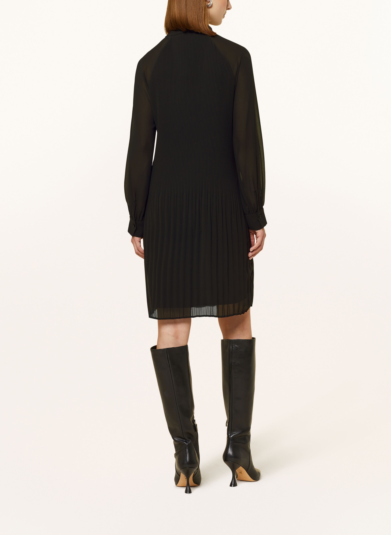 comma Plisseekleid mit Schluppe: SCHWARZ