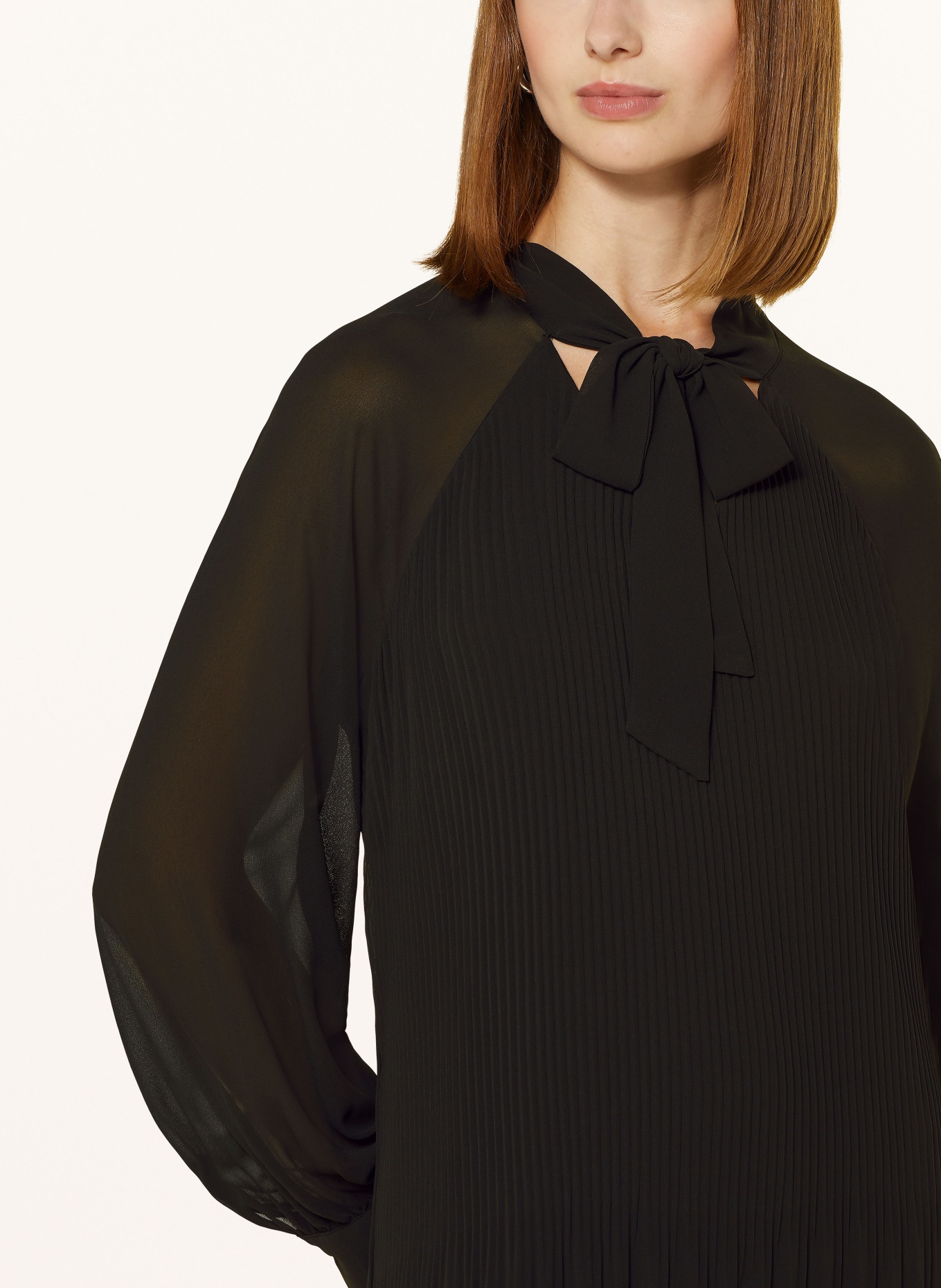 comma Plisseekleid mit Schluppe: SCHWARZ